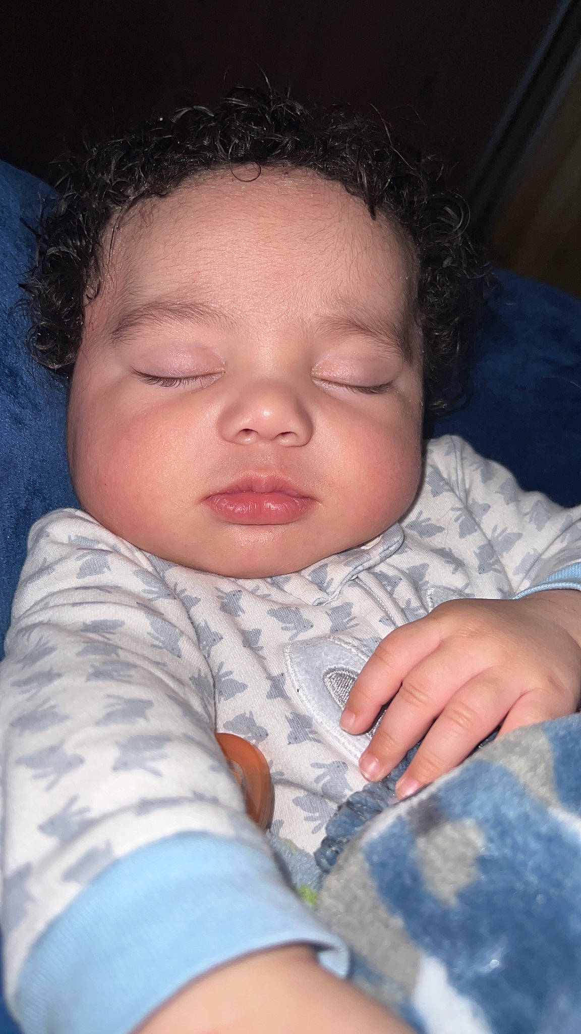 Josiah is registered to the contest to win money with this photo: arm, cheek, chin, comfort, eye, eyebrow, eyelash, facial_expression, finger, forehead, gesture, hand, human_body, iris, lip, mouth, neck, nose, person, skin