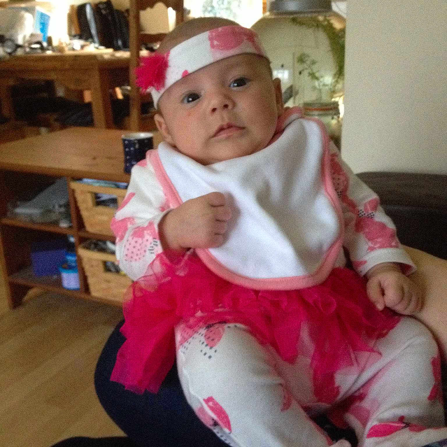 Amelia is registered to the contest to win money with this photo: