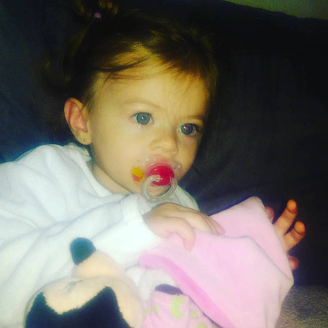 Mila a rejoint le concours — aidez-le/la à gagner de superbes lots ! black_hair, boy, cheek, child, eye, face, fun, girl, head, human_hair_color, infant, iris, lip, mouth, nose, organ, person, pink, skin, toddler