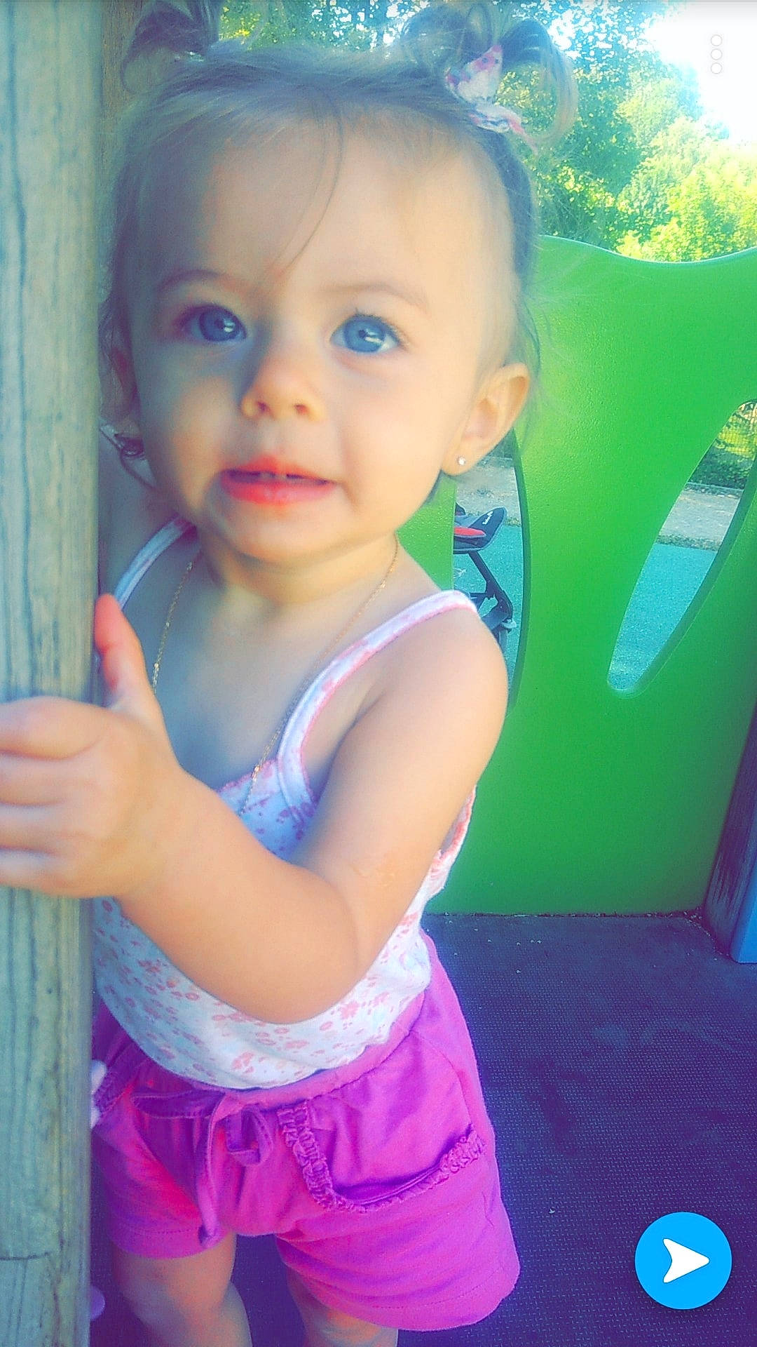 Mila participe au concours pour gagner de l'argent avec cette photo : beauty, cheek, child, day, eye, face, fun, girl, happiness, head, human_hair_color, infant, iris, mouth, person, pink, play, purple, skin, smile