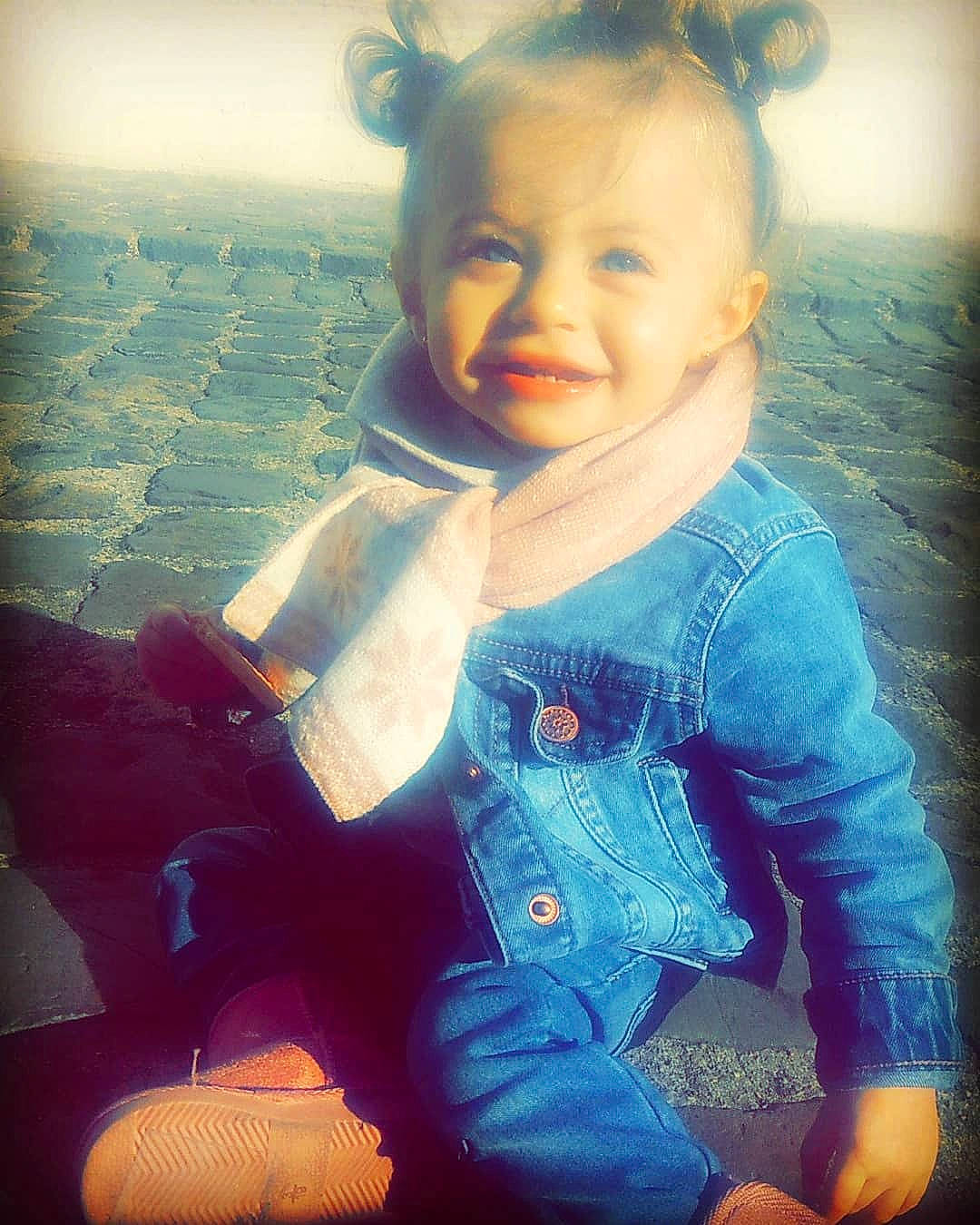 Mila a rejoint le concours — aidez-le/la à gagner de superbes lots ! beauty, blue, cheek, child, cool, emotion, eye, face, facial_expression, fun, girl, hair, hairstyle, head, human_hair_color, joy, nose, person, skin, smile