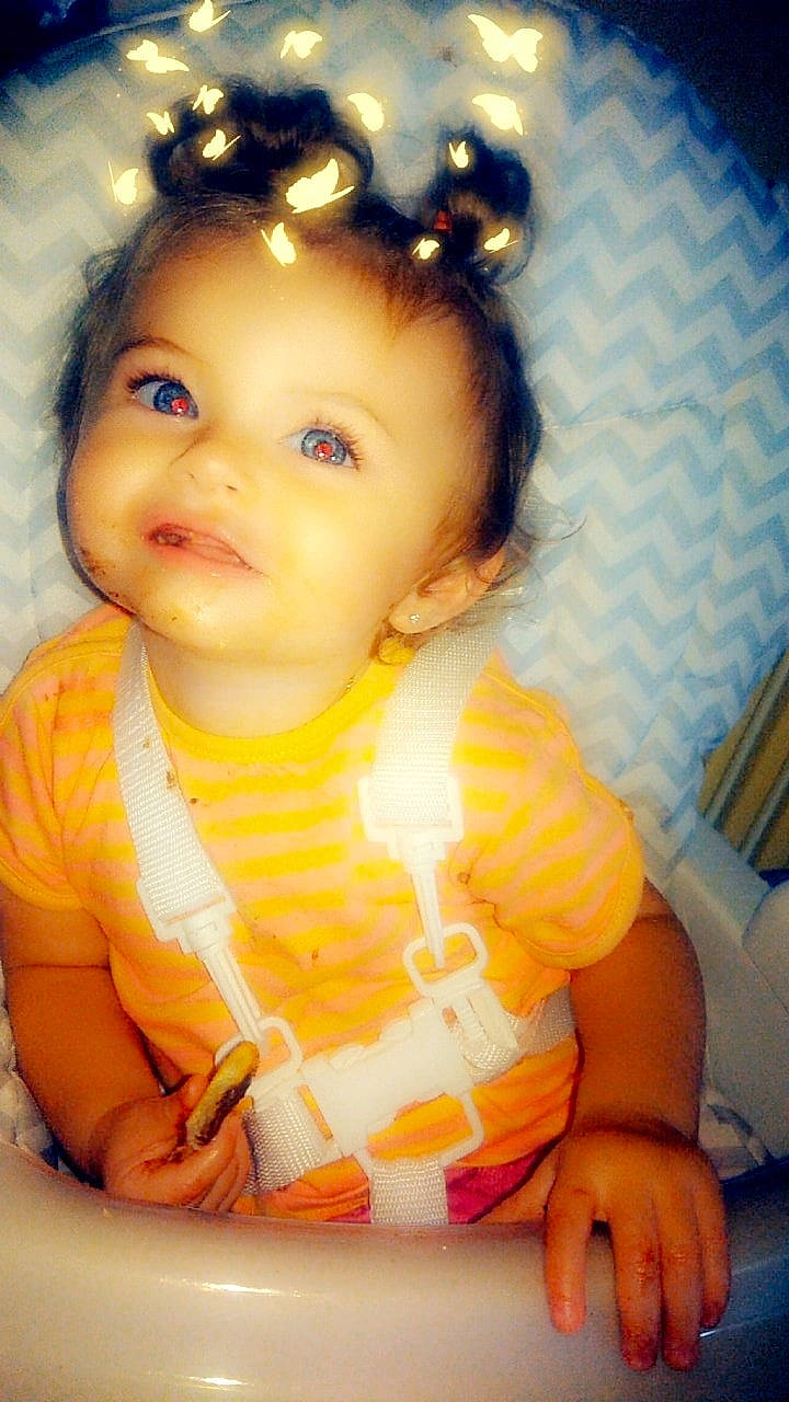 Mila participe au concours pour gagner de l'argent avec cette photo : cheek, child, doll, eye, face, forehead, girl, happiness, head, human_hair_color, infant, iris, person, skin, smile, toddler, yellow