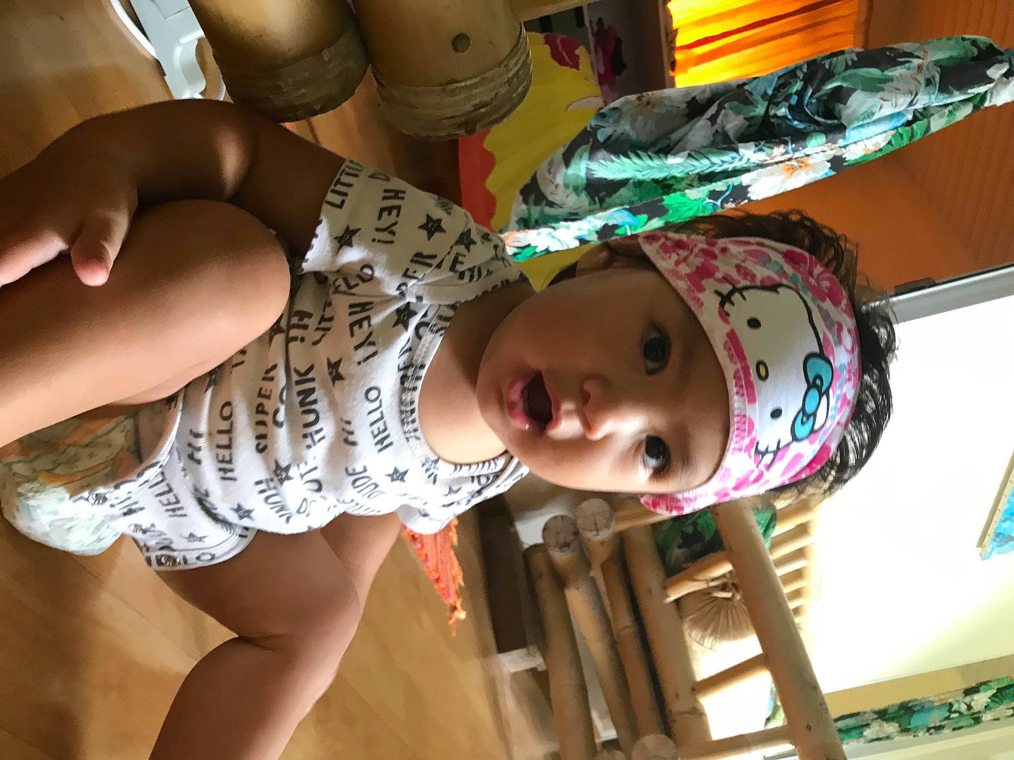 Kaïlea a rejoint le concours — aidez-le/la à gagner de superbes lots ! abdomen, chest, child, cool, elbow, eyewear, fashion, fashion_accessory, fun, hat, headgear, headwear, human_leg, knee, pattern, person, room, t_shirt, thigh, toddler