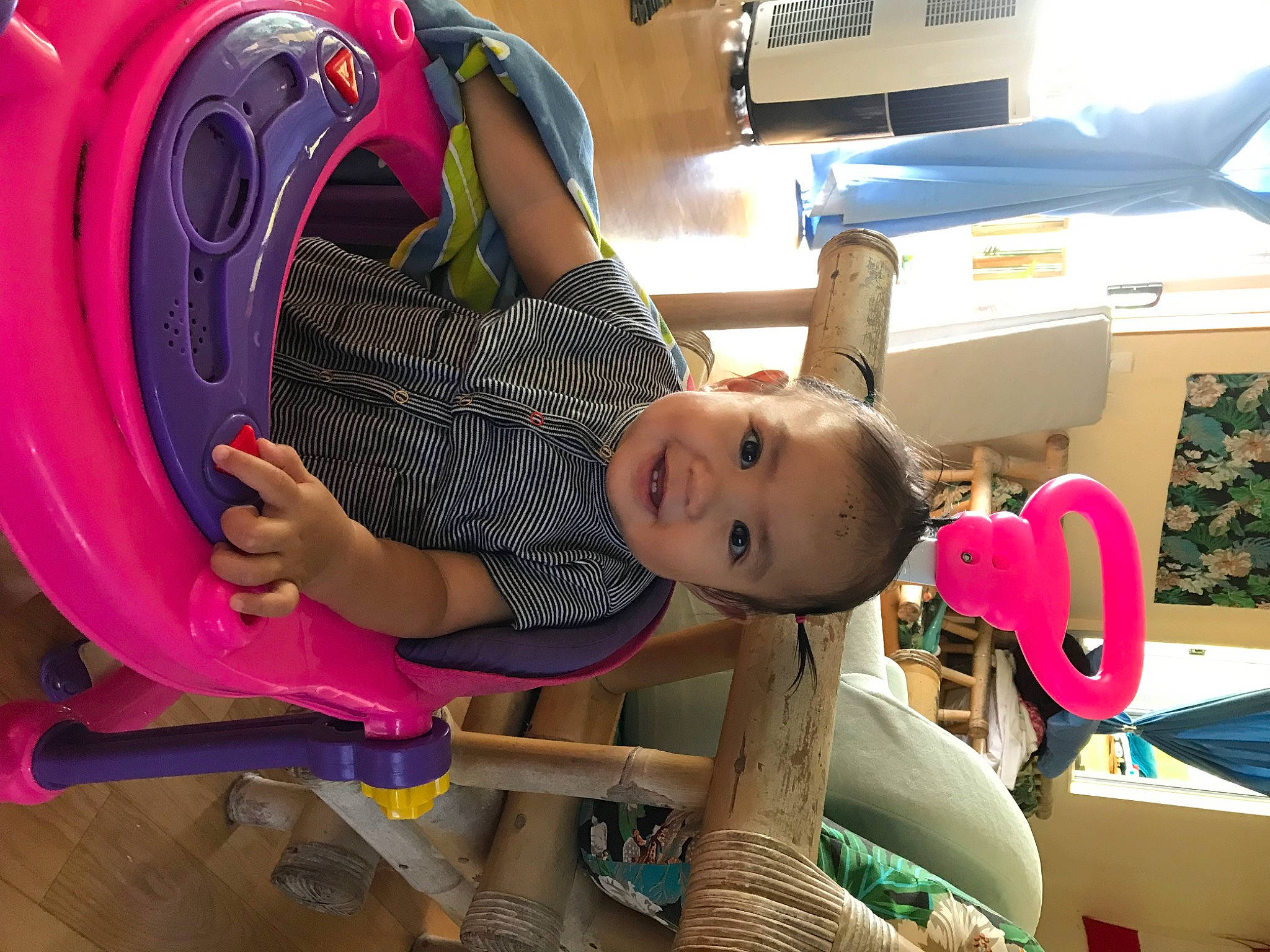 Kaïlea participe au concours pour gagner de l'argent avec cette photo : automotive_lighting, automotive_tire, child, fun, hairstyle, happy, joy, leisure, person, personal_protective_equipment, pink, play, rim, room, sandal, smile, tire, toddler, toy, vehicle_door