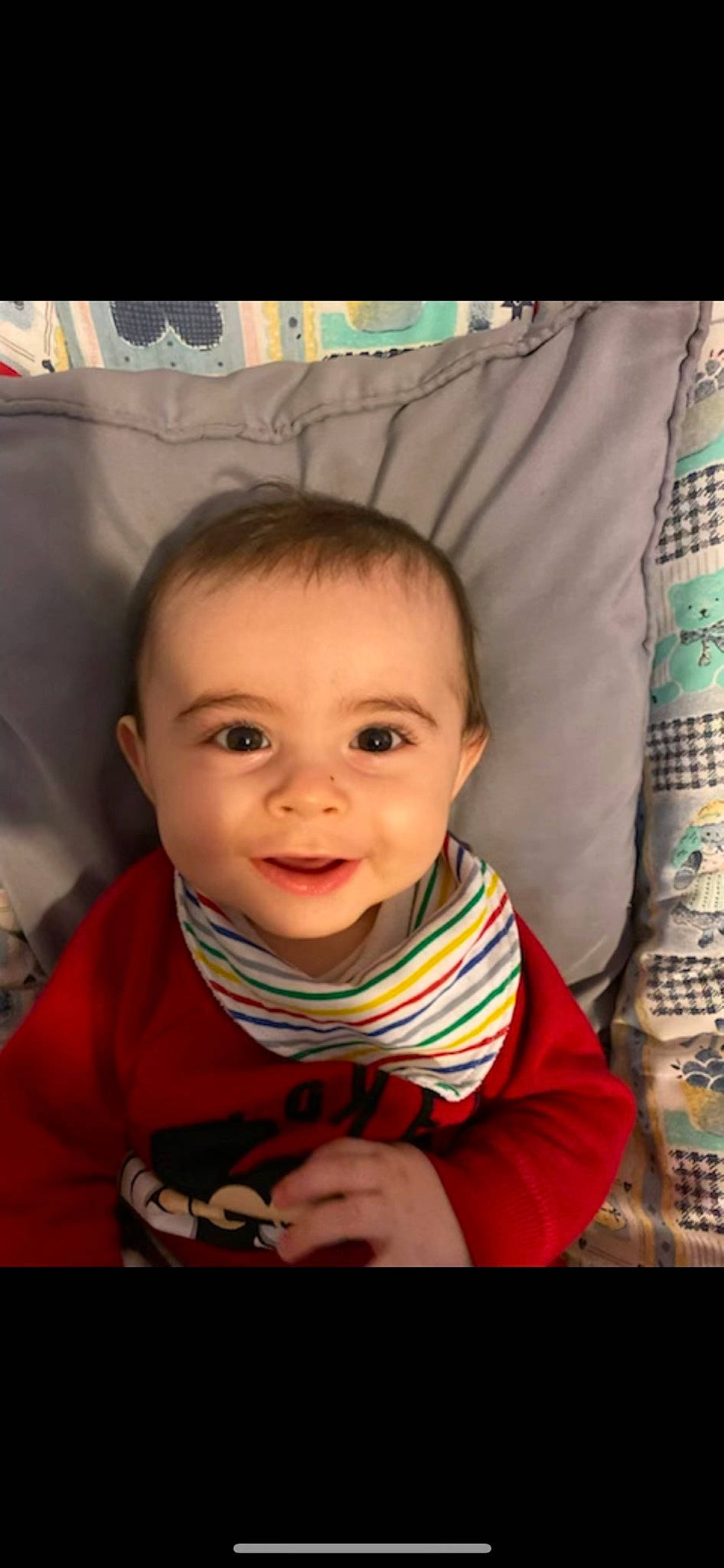 Matteo participe au concours pour gagner de l'argent avec cette photo : baby, baby_toddler_clothing, cheek, child, cool, eye, finger, fun, happy, head, iris, joy, lip, mouth, nose, person, sitting, skin, sleeve, smile