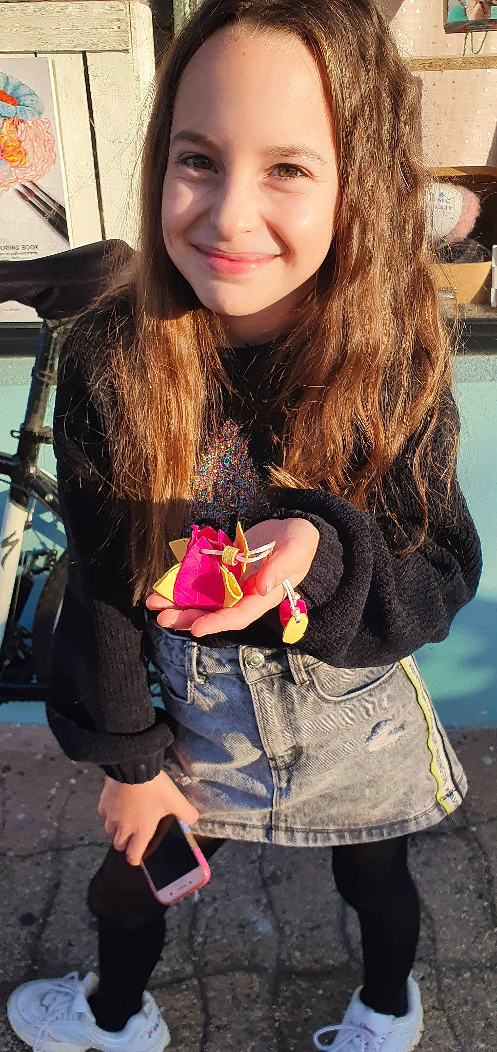 Aurore participe au concours pour gagner de l'argent avec cette photo : bangs, black_hair, brown_hair, child, child_model, cool, denim, fashion_accessory, hair_coloring, jeans, joy, lip, long_hair, person, pink, shoulder, smile, snapshot, style, t_shirt