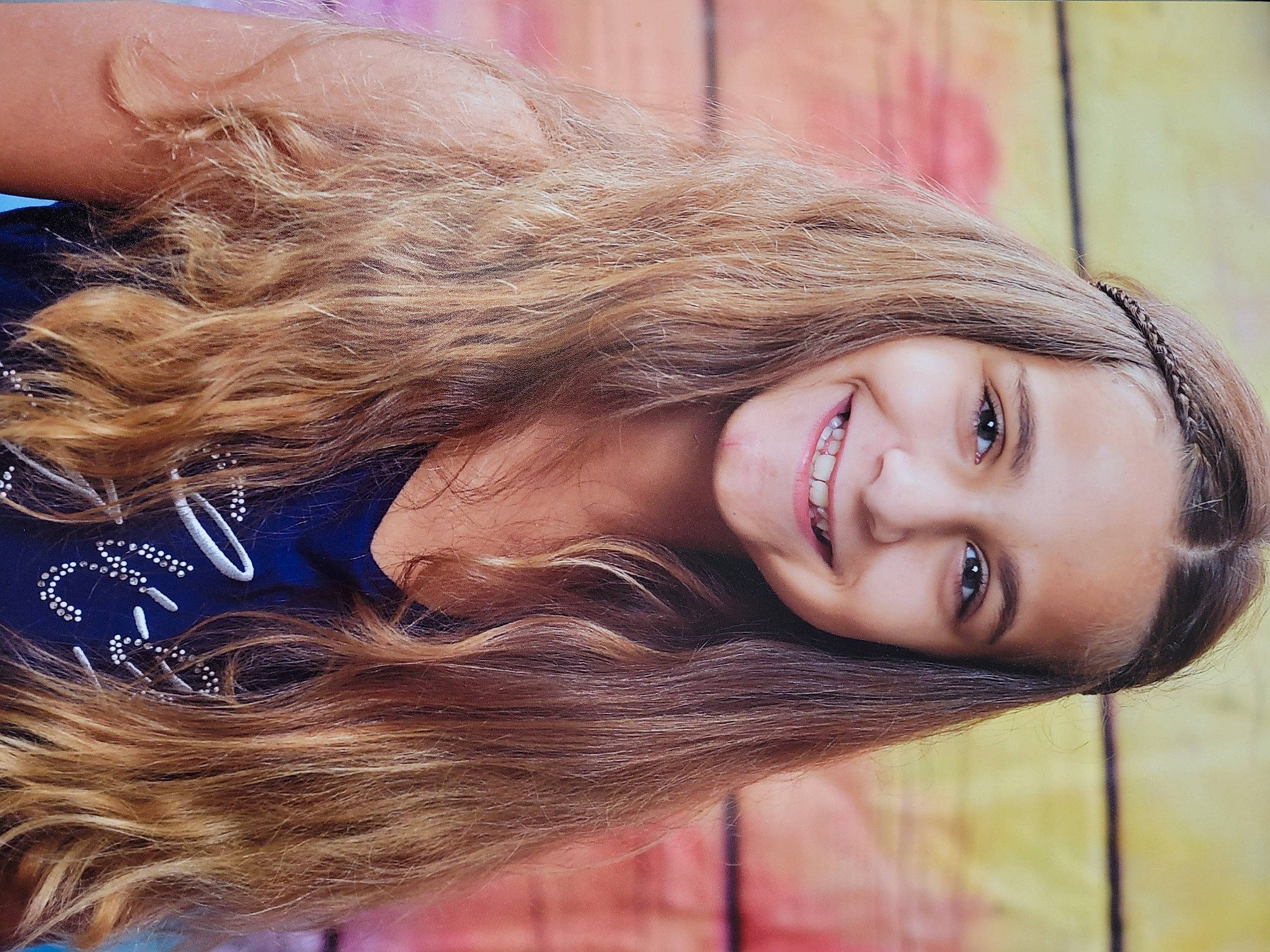 Lana a rejoint le concours — aidez-le/la à gagner de superbes lots ! chin, dress, eyebrow, eyelash, flash_photography, hair, hairstyle, happy, head, iris, joy, lip, mammal, mouth, neck, person, shoulder, skin, smile, street_fashion