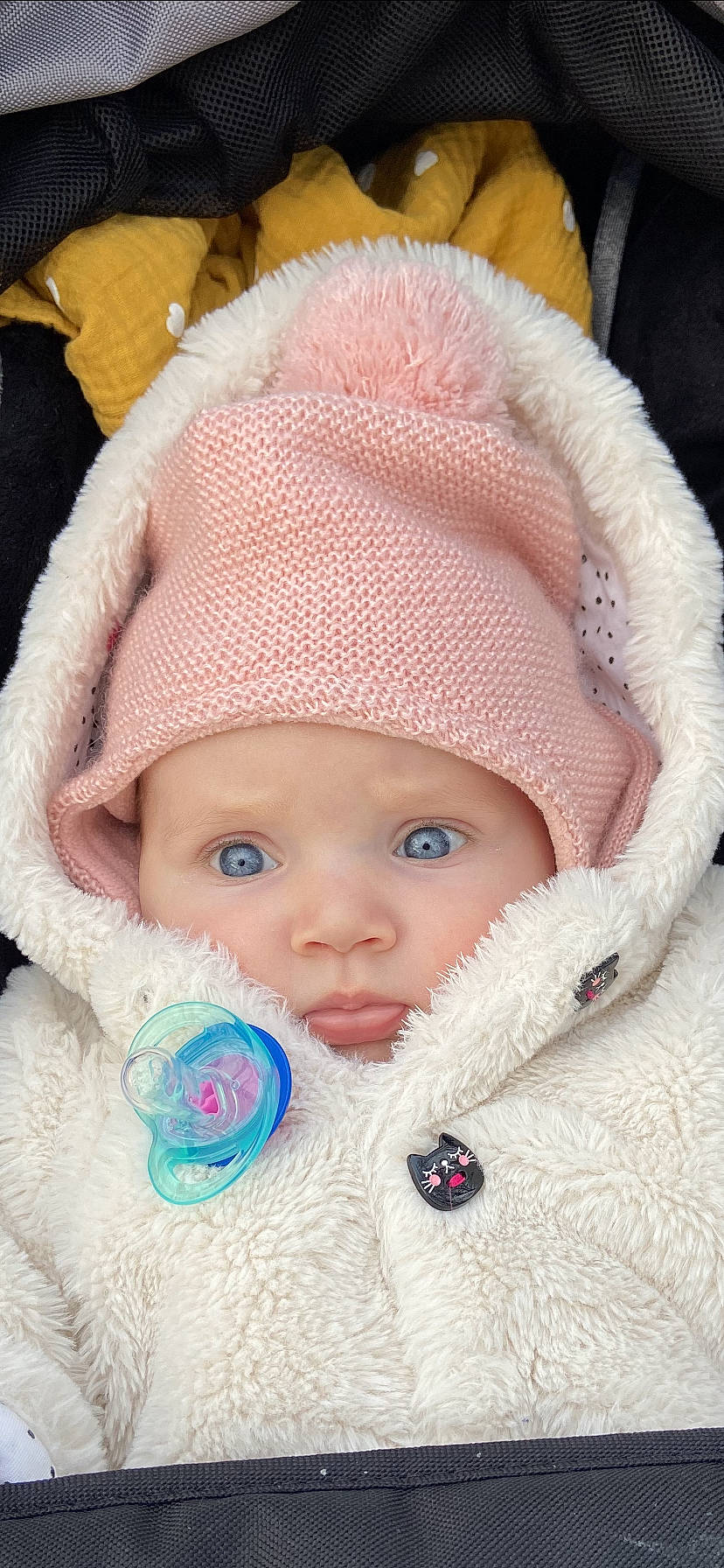 Marine participe au concours pour gagner de l'argent avec cette photo : baby, baby_toddler_clothing, cap, cheek, chin, eye, face, hat, headgear, headwear, iris, lip, organ, outerwear, person, pink, product, skin, sleeve, textile