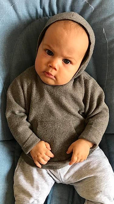 Noah participe au concours pour gagner de l'argent avec cette photo : baby, baby_toddler_clothing, cheek, child, comfort, eyelash, hood, joint, person, skin, sleeve, sweater, toddler