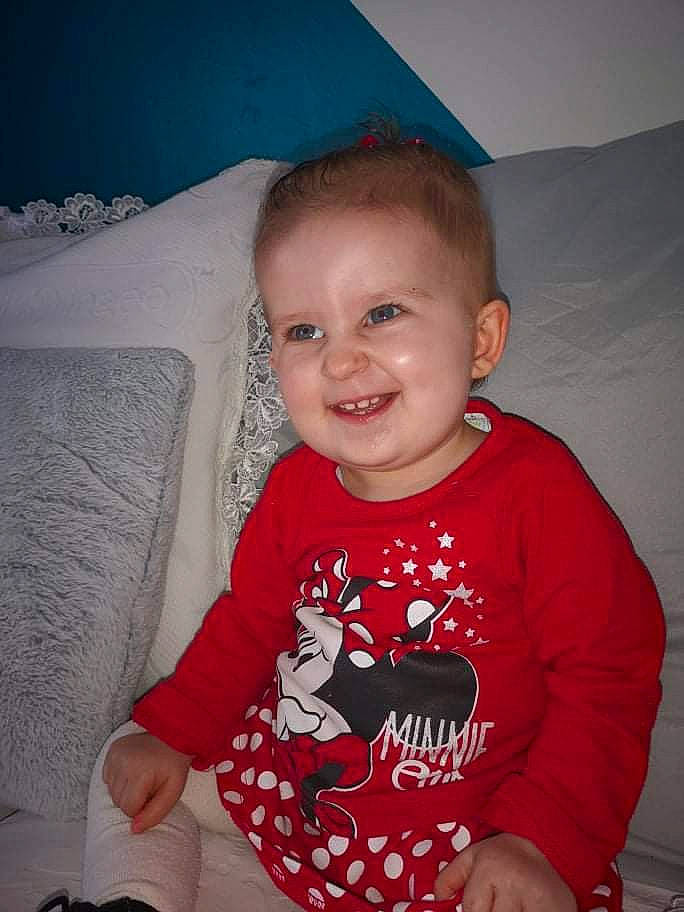 Manuella participe au concours pour gagner de l'argent avec cette photo : baby_toddler_clothing, black, cheek, eye, face, facial_expression, hair, hairstyle, head, joy, mouth, neck, nose, organ, person, product, shoulder, skin, sleeve, smile