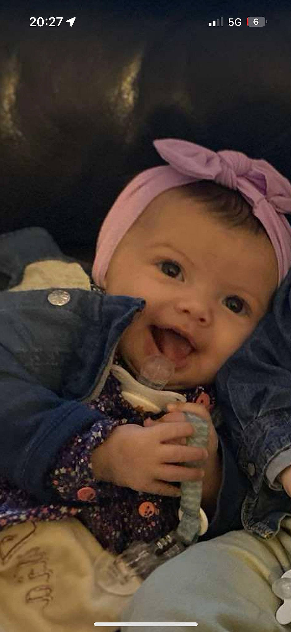 Julia participe au concours pour gagner de l'argent avec cette photo : baby, cap, cheek, cool, eye, gesture, grass, happy, head, headgear, human_body, iris, lip, mouth, nose, person, plant, skin, smile, toddler