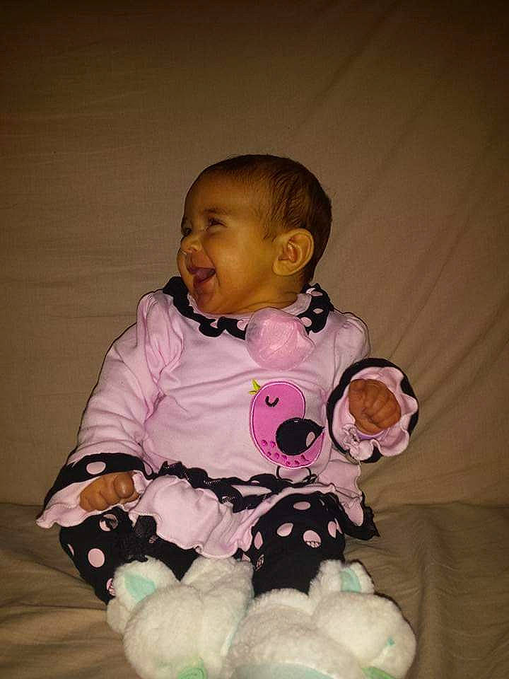 Alexya participe au concours pour gagner de l'argent avec cette photo : baby, baby_toddler_clothing, cheek, child, eye, fun, iris, person, pink, sitting, skin, smile, toddler