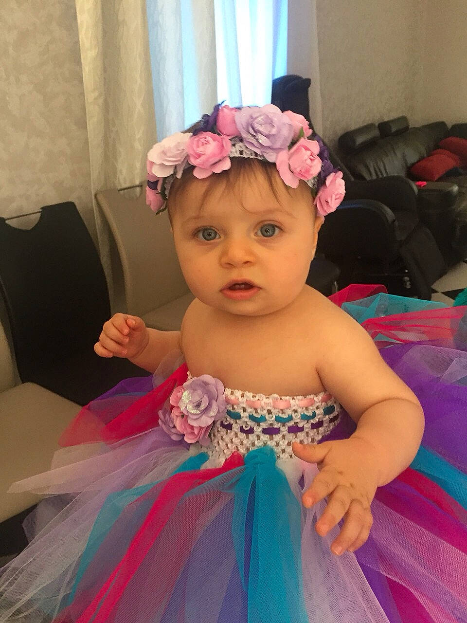 Narek participe au concours pour gagner de l'argent avec cette photo : baby, baby_toddler_clothing, beauty, child, dress, embellishment, eye, facial_expression, fun, hair_accessory, hairstyle, happy, headband, headpiece, headwear, iris, magenta, person, pink, purple