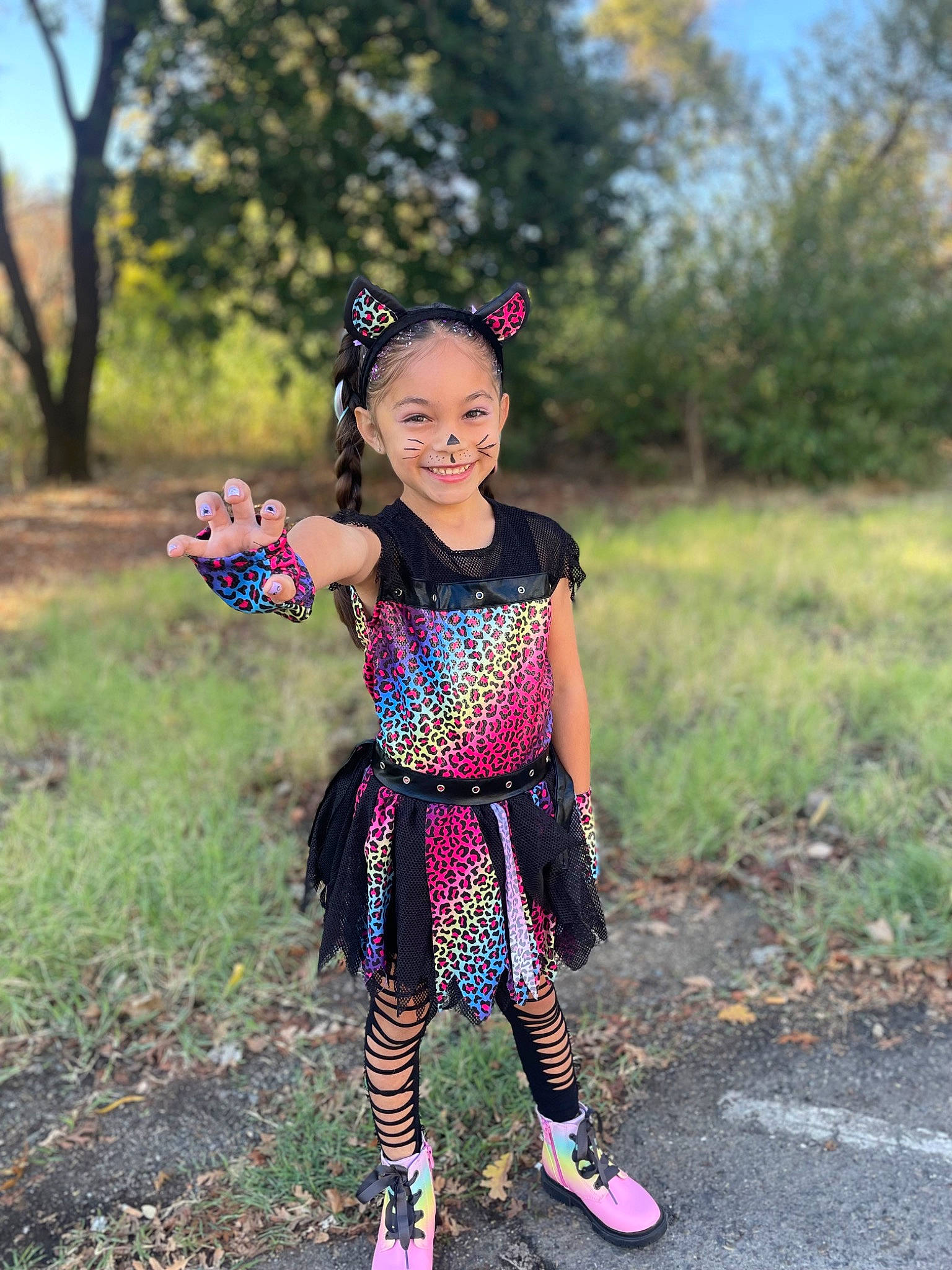 Annalea is registered to the contest to win money with this photo: day_dress, electric_blue, eye, flash_photography, fun, grass, grassland, happy, jewellery, joy, leisure, magenta, pattern, person, pink, plant, recreation, sky, sleeve, smile