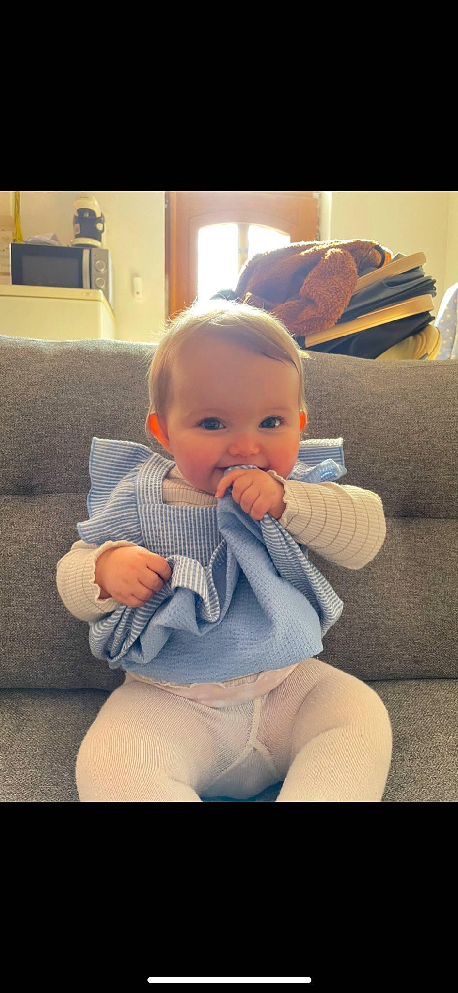 Lucia participe au concours pour gagner de l'argent avec cette photo : baby, baby_toddler_clothing, cheek, child, comfort, finger, flooring, hairstyle, happy, human_leg, joint, knee, person, room, sitting, skin, sleeve, standing, thigh, thumb