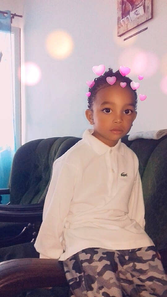 Wesley participe au concours pour gagner de l'argent avec cette photo : beauty, child, day, fashion, fashion_accessory, forehead, girl, hair, hair_accessory, hairstyle, head, headgear, person, pink, product, purple, shoulder, skin, standing, textile