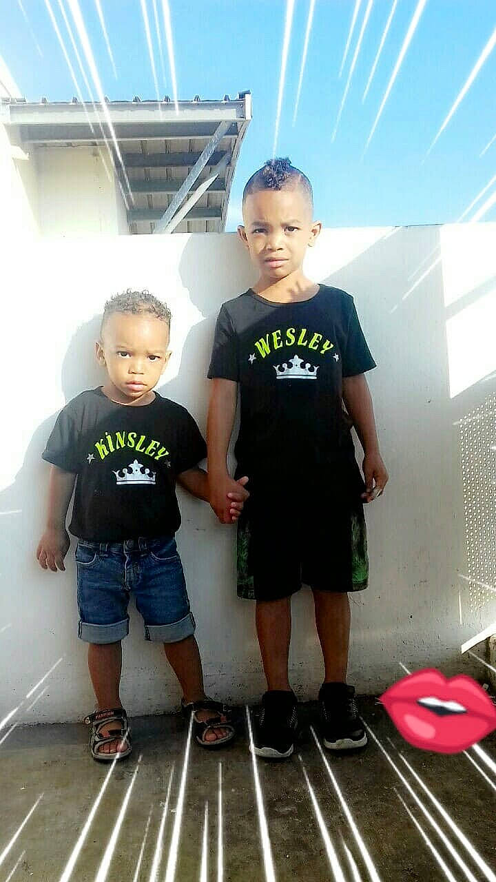 Wesley a rejoint le concours — aidez-le/la à gagner de superbes lots ! boy, child, clothing, cool, day, fun, girl, male, outerwear, person, product, recreation, shorts, shoulder, standing, t_shirt, uniform, vacation, youth