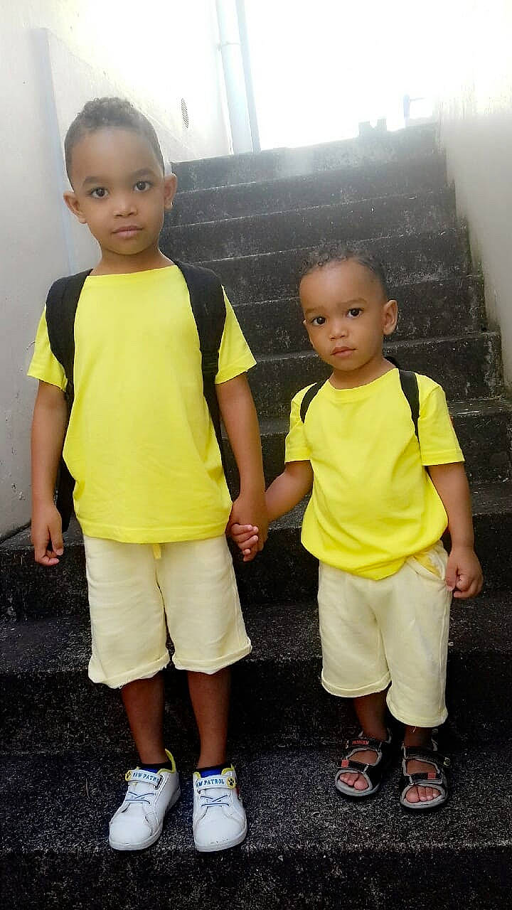 Wesley participe au concours pour gagner de l'argent avec cette photo : boy, child, cool, day, fun, girl, happiness, human, outerwear, people, person, play, product, skin, smile, standing, t_shirt, toddler, uniform, vacation