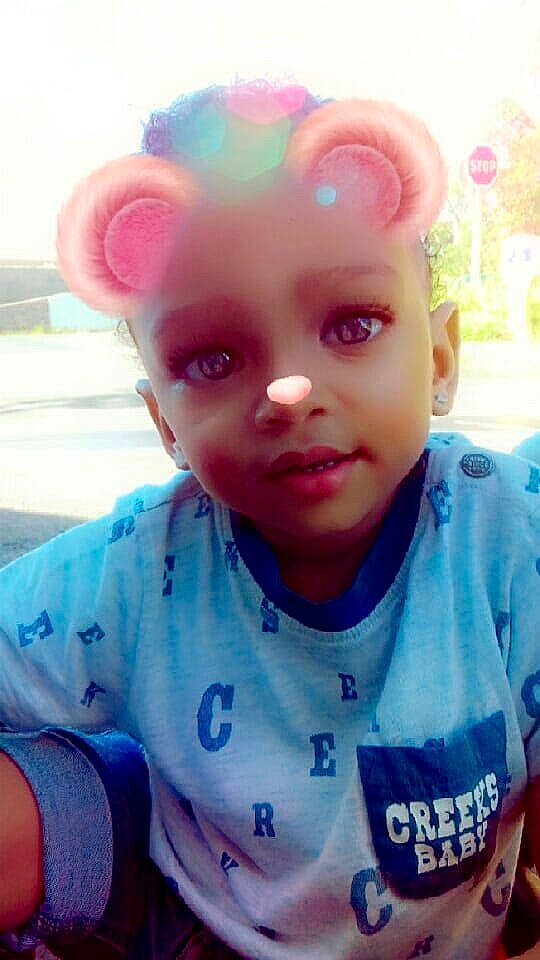 Kinsley a rejoint le concours — aidez-le/la à gagner de superbes lots ! blue, cheek, child, cool, ear, eye, eyebrow, face, forehead, head, infant, lip, mouth, nose, person, pink, product, purple, skin, smile