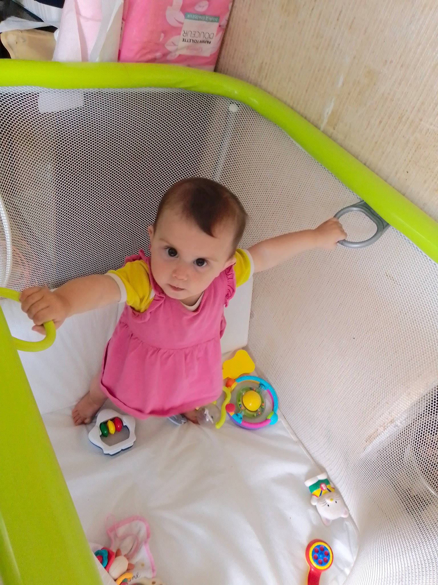 Malia participe au concours pour gagner de l'argent avec cette photo : baby, baby_products, baby_toys, child, infant_bed, person, play, product, toddler, toy