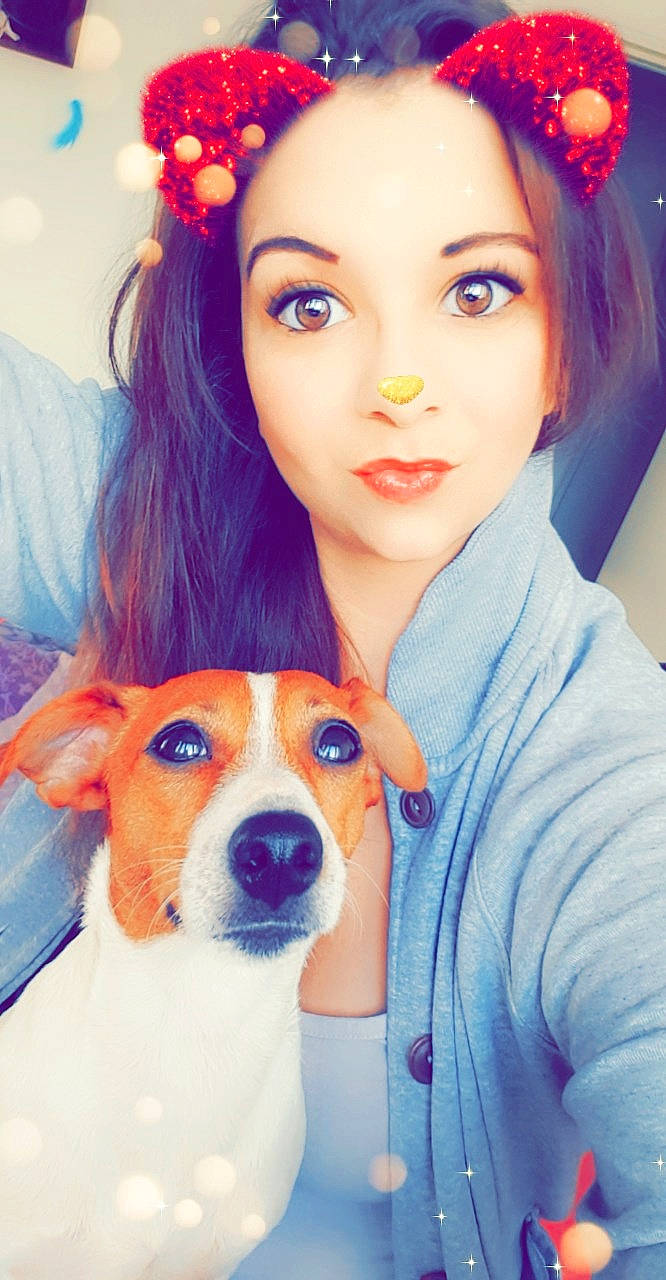 Leeloo participe au concours pour gagner de l'argent avec cette photo : canidae, carnivore, companion_dog, dog, dog_breed, ear, eyebrow, fawn, head, illustration, nose, puppy, puppy_love, selfie