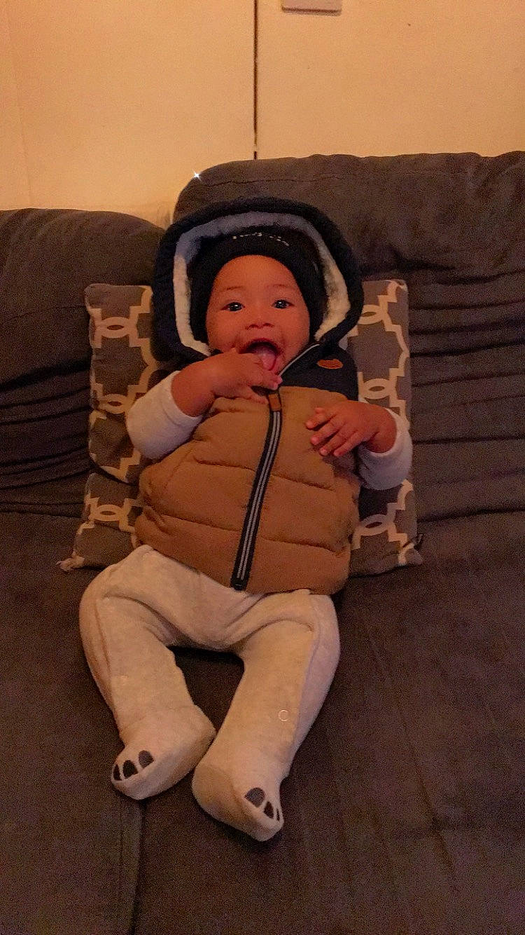 Jaycee participe au concours pour gagner de l'argent avec cette photo : baby, baby_toddler_clothing, chair, cheek, child, comfort, costume, couch, flooring, foot, fun, fur, hardwood, headwear, human_leg, lap, person, personal_protective_equipment, sitting, thigh