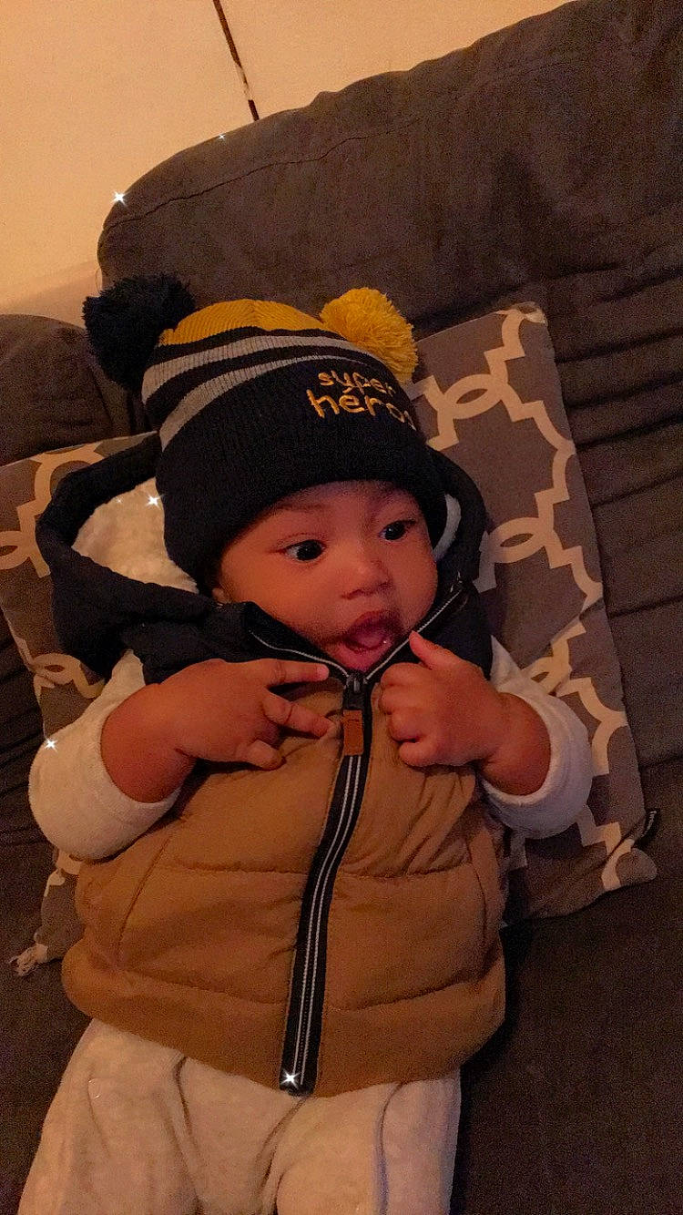 Jaycee participe au concours pour gagner de l'argent avec cette photo : abdomen, baby, baby_toddler_clothing, ball, beanie, cap, cheek, child, comfort, fashion_accessory, fun, fur, happy, hat, headwear, person, personal_protective_equipment, sitting, sleeve, surprise