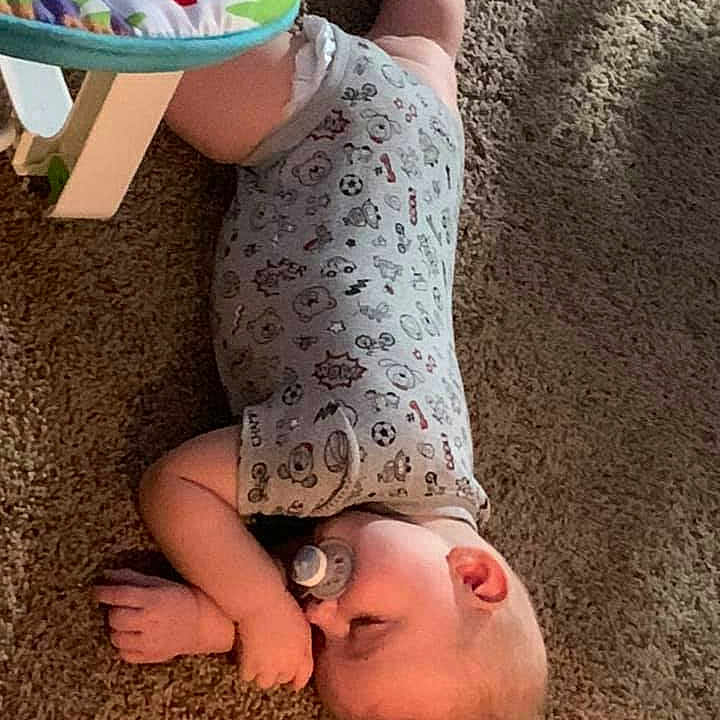 Zarek is registered to the contest to win money with this photo: baby, child, finger, leg, play, toddler