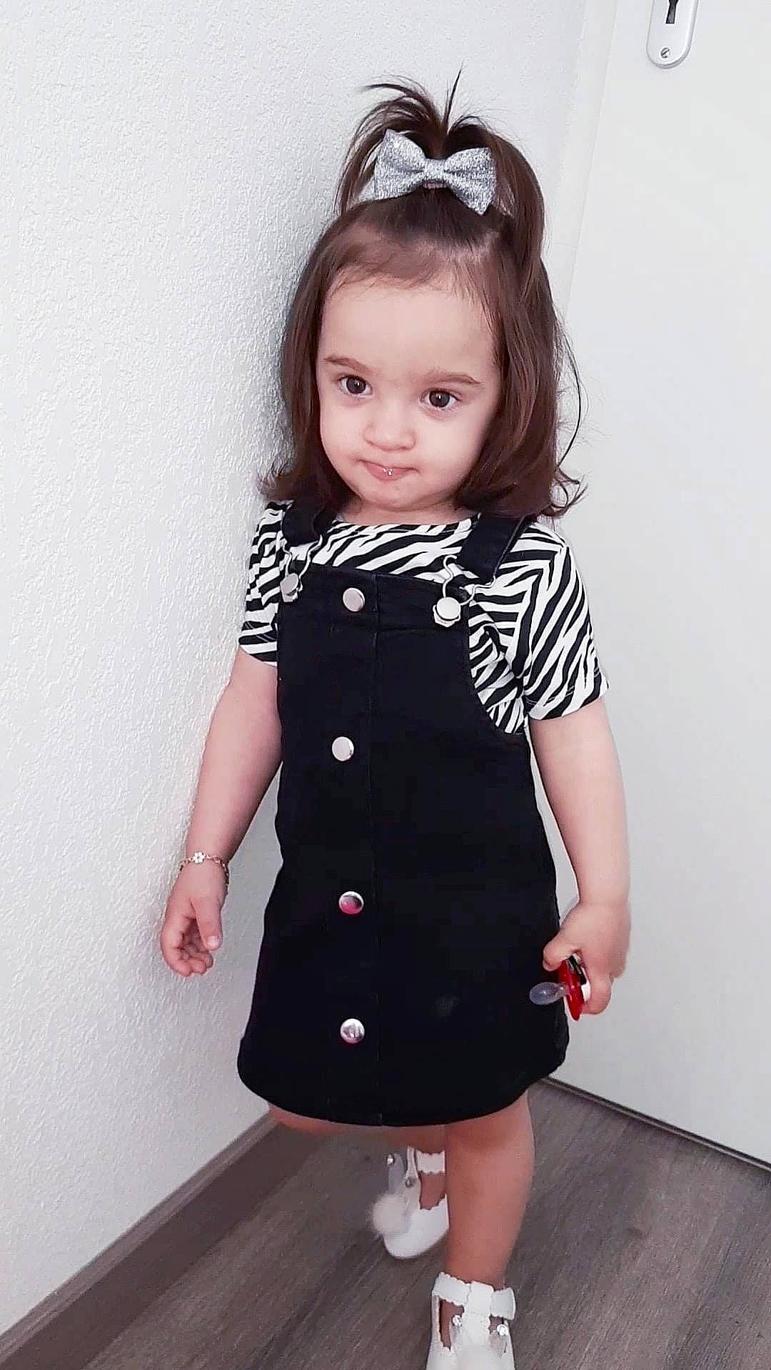 Simina a rejoint le concours — aidez-le/la à gagner de superbes lots ! baby_toddler_clothing, clothing, collar, day_dress, eyelash, face, fashion, fashion_design, flash_photography, hair, knee, neck, one_piece_garment, pattern, person, pink, sleeve, standing, toddler, waist