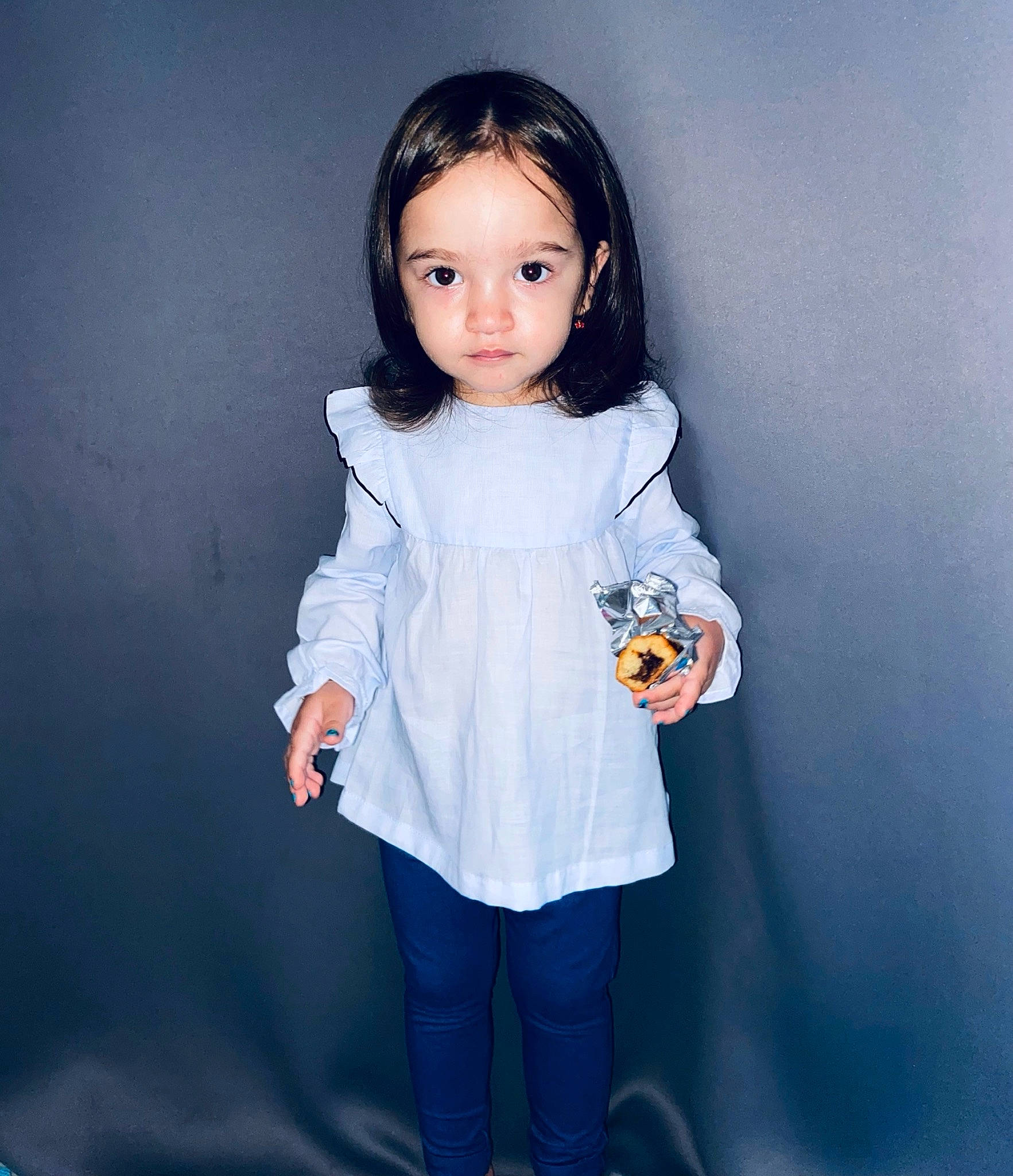 Simina a rejoint le concours — aidez-le/la à gagner de superbes lots ! doll, dress, eye, eyelash, face, flash_photography, gesture, hair, head, human_body, iris, joint, lip, neck, outerwear, person, shoulder, sleeve, standing, textile