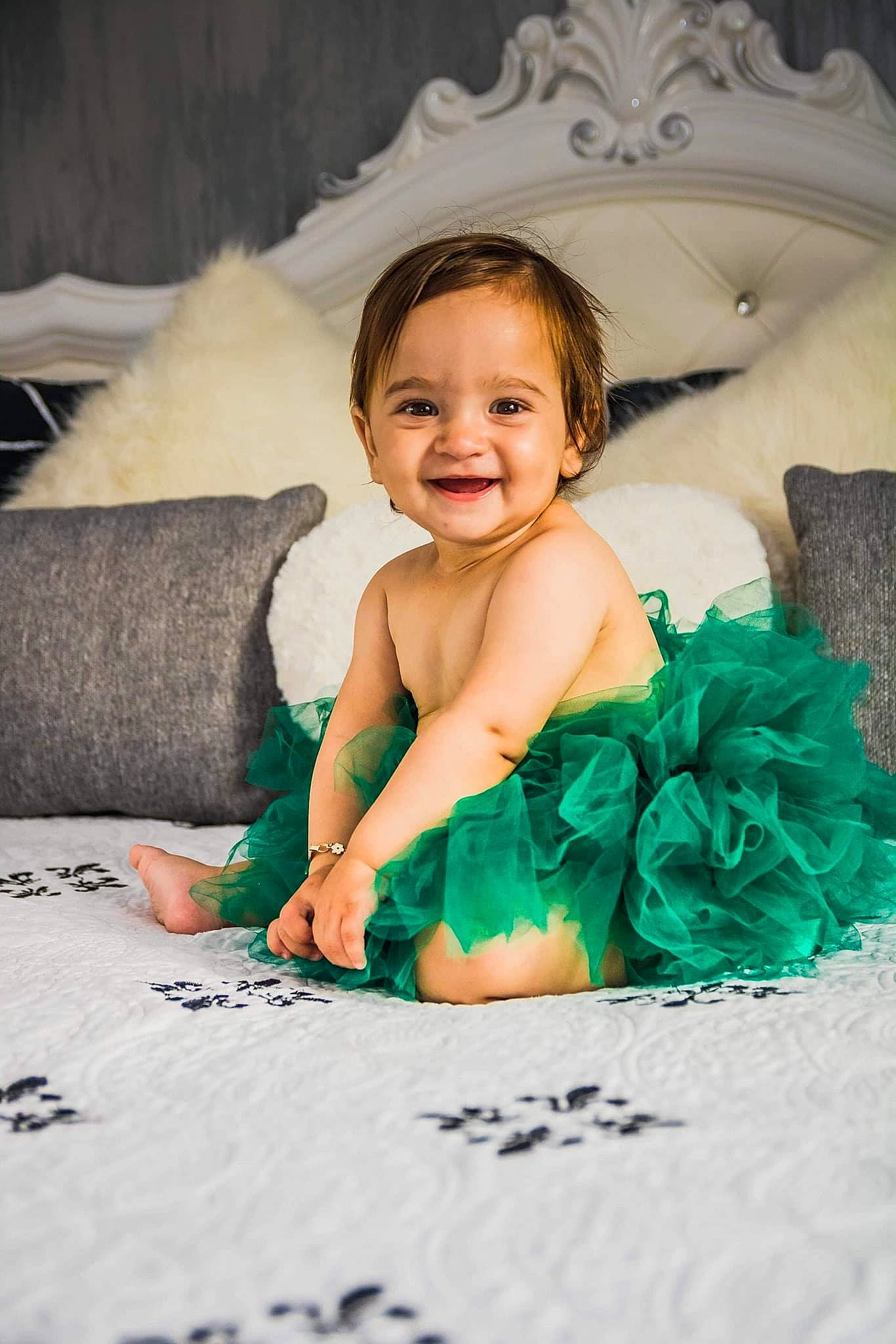 Simina a rejoint le concours — aidez-le/la à gagner de superbes lots ! baby, baby_toddler_clothing, beauty, child, comfort, couch, event, eye, facial_expression, flash_photography, fun, happy, iris, joy, person, photograph, picture_frame, sitting, smile, textile