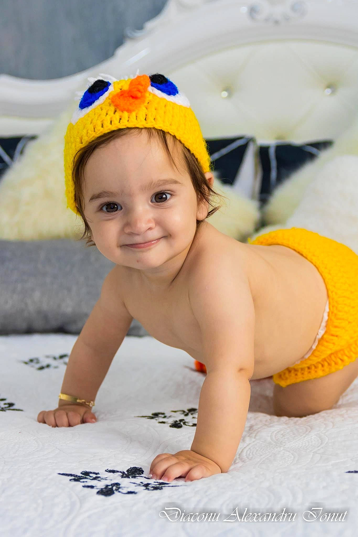 Simina a rejoint le concours — aidez-le/la à gagner de superbes lots ! baby, cap, child, fashion_accessory, fun, goggles, hair_accessory, happy, hat, headgear, human_leg, joy, leisure, person, personal_protective_equipment, recreation, sand, skin, smile, swimming_pool