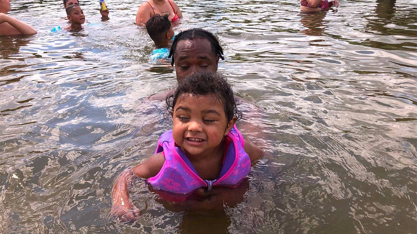 Amour is registered to the contest to win money with this photo: bathing, beauty, child, event, eye, facial_expression, fun, happy, head, joy, leisure, morning, outdoor_recreation, people_on_beach, person, personal_protective_equipment, play, recreation, smile, summer