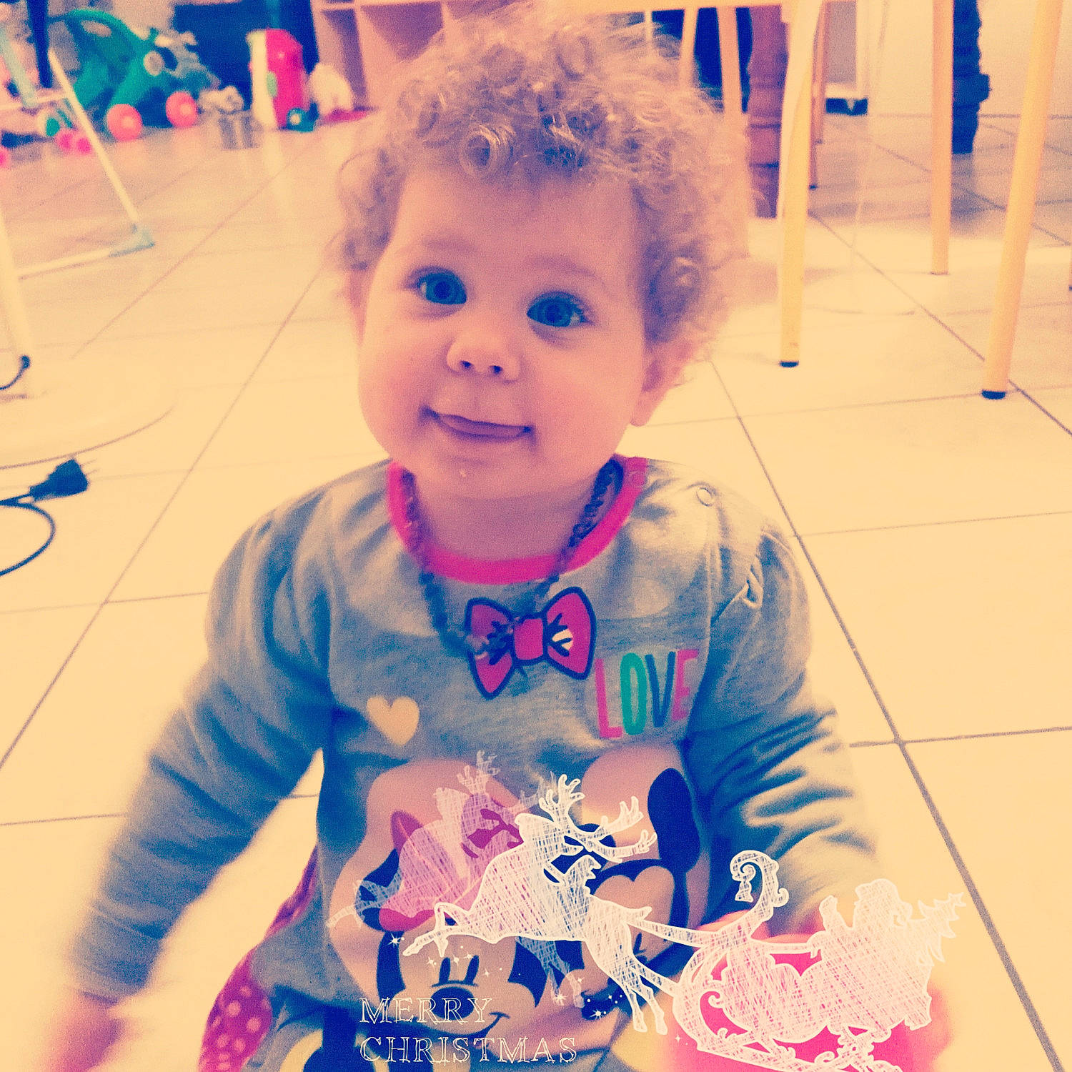 Lylwenn participe au concours pour gagner de l'argent avec cette photo : child, color, fun, girl, party, person, toddler