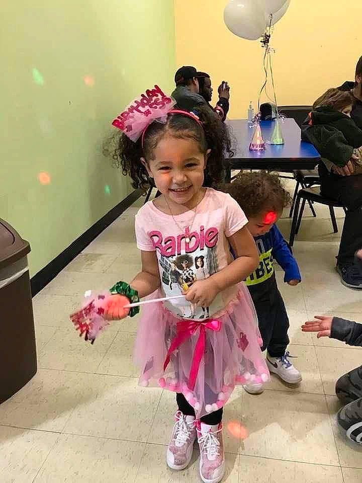 Samiya is registered to the contest to win money with this photo: baby_toddler_clothing, beauty, child, clothing, event, fun, hair, hairstyle, happy, head, joy, leg, magenta, person, pink, shoe, smile, snapshot, sneakers, standing