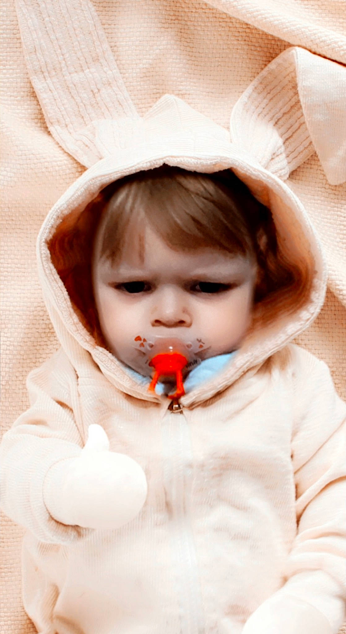 Zoé a rejoint le concours — aidez-le/la à gagner de superbes lots ! baby, baby_toddler_clothing, cheek, child, collar, comfort, eyelash, fur, happy, lip, mouth, nose, organ, outerwear, peach, person, portrait_photography, skin, sleeve, toddler