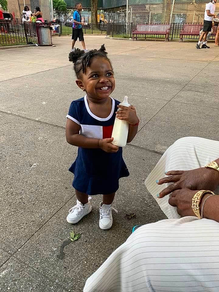 Sehcaar is registered to the contest to win money with this photo: child, crowd, event, fun, gesture, happy, joy, leisure, pedestrian, person, plant, recreation, road, shorts, smile, street, summer, t_shirt, thigh, toddler