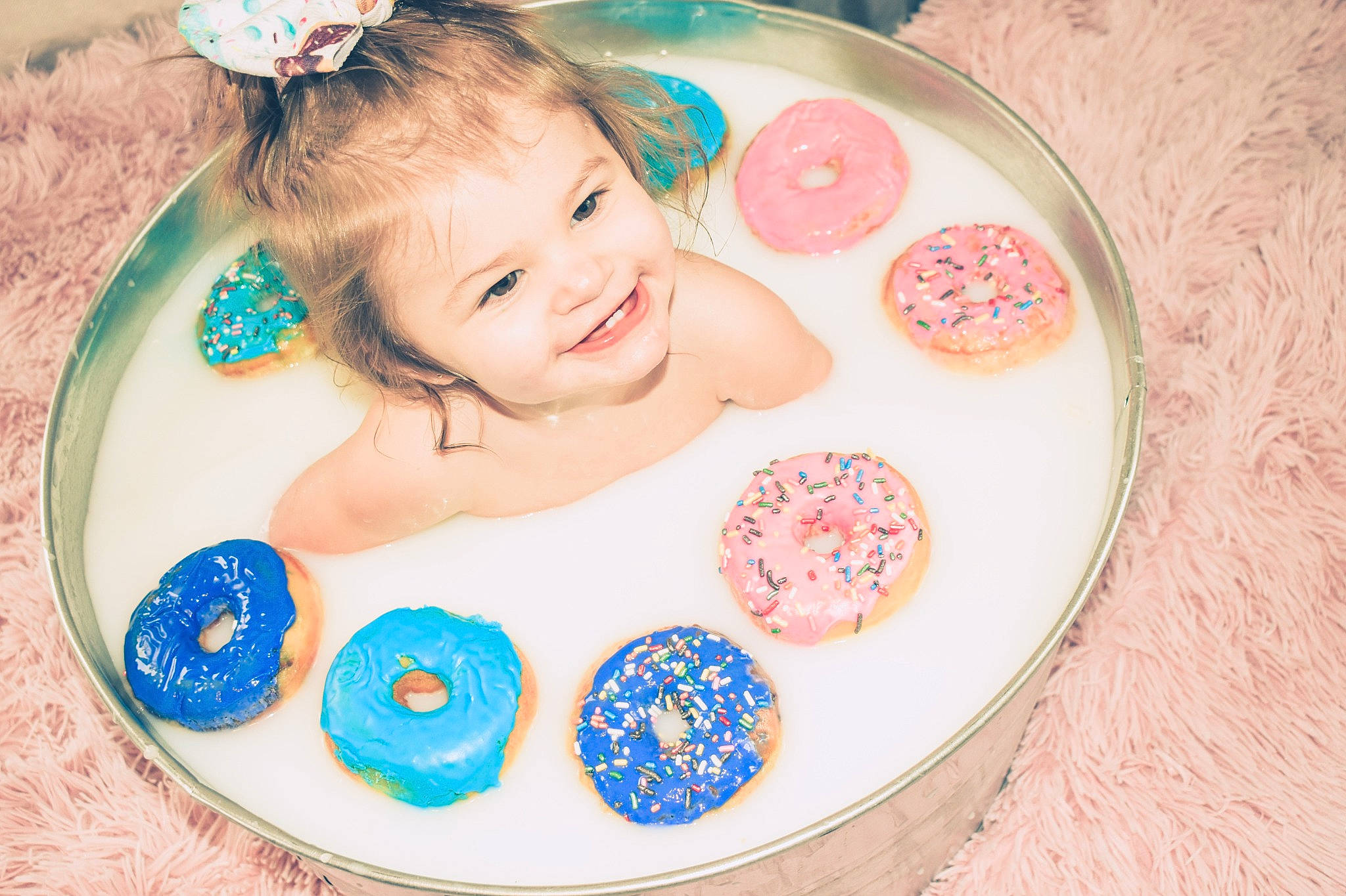 Khali is registered to the contest to win money with this photo: aqua, baby, baby_toddler_clothing, circle, costume_accessory, dishware, hair_accessory, headband, headpiece, joy, kitchen_utensil, peach, person, pink, plate, platter, sweetness