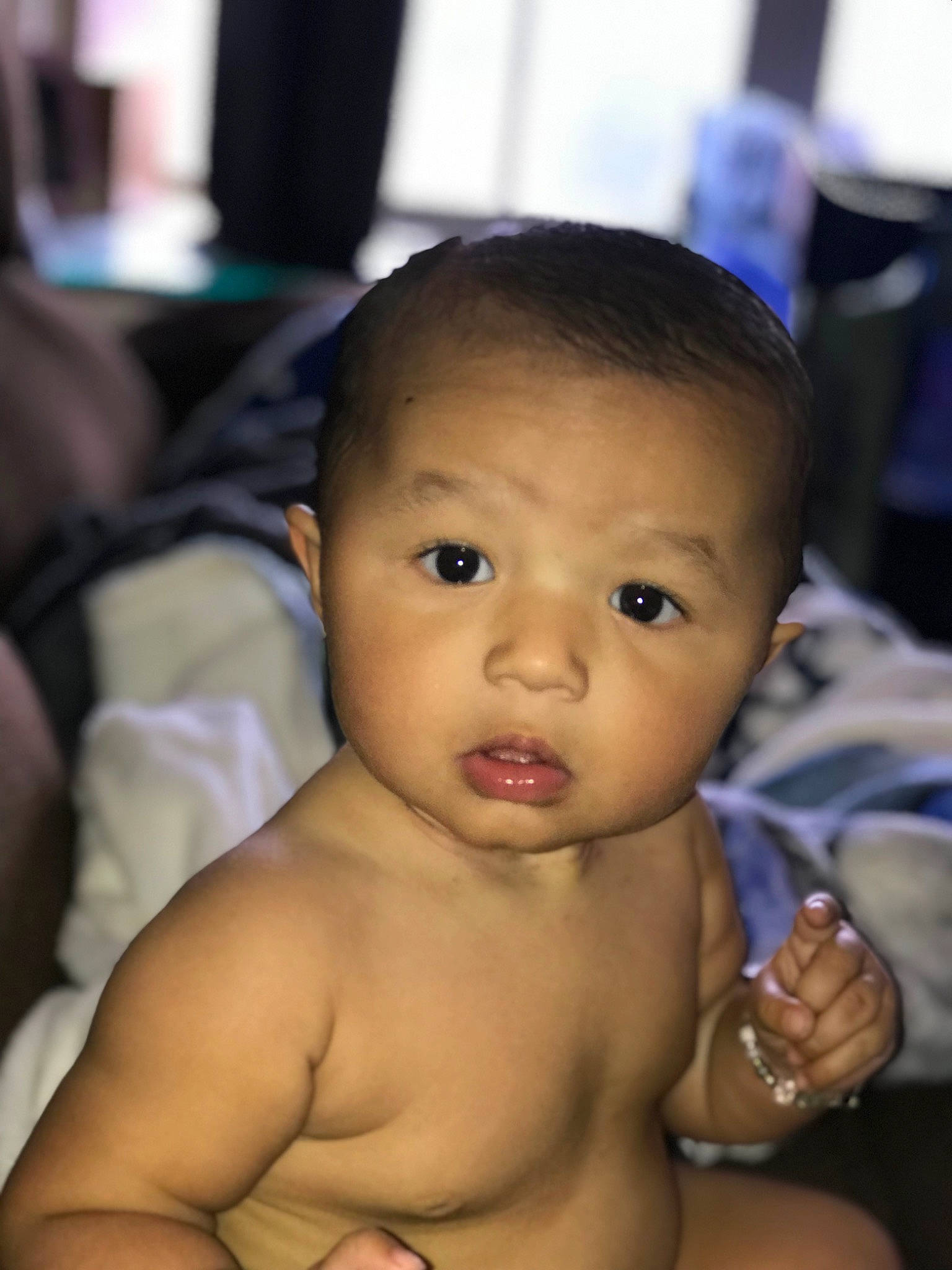 Echo is registered to the contest to win money with this photo: arm, cheek, chin, ear, eye, eyelash, face, forehead, gesture, hair, hand, head, human_body, iris, lip, mouth, muscle, neck, nose, person