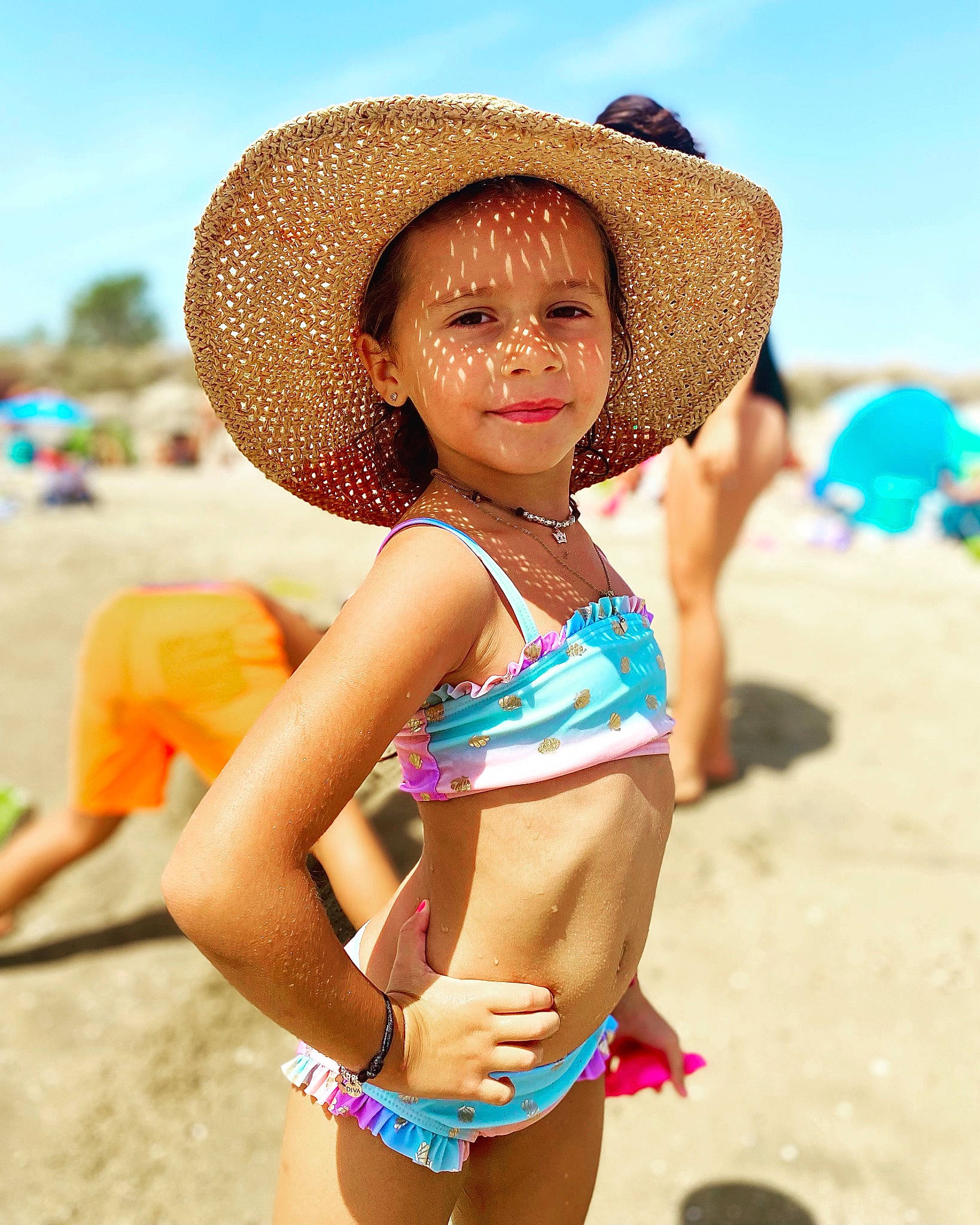 Lou-rose a rejoint le concours — aidez-le/la à gagner de superbes lots ! beach, blue, brassiere, fun, happy, hat, headgear, lingerie_top, people, people_in_nature, people_on_beach, person, photograph, sky, summer, sun_hat, swimsuit_top, swimwear, thigh, travel