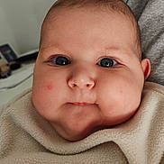 Milo participe au concours pour gagner de l'argent avec cette photo : baby, infant, face, eyes, cheeks, chubby, blanket, soft_texture, portrait, closeup, nose, mouth, person, indoors, adorable, gaze, eyelashes, skin, cuddly, head