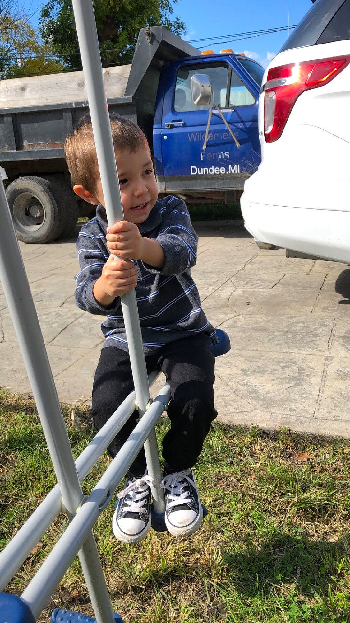Enzo is registered to the contest to win money with this photo: auto_part, car, child, person, toddler, vehicle, vehicle_door