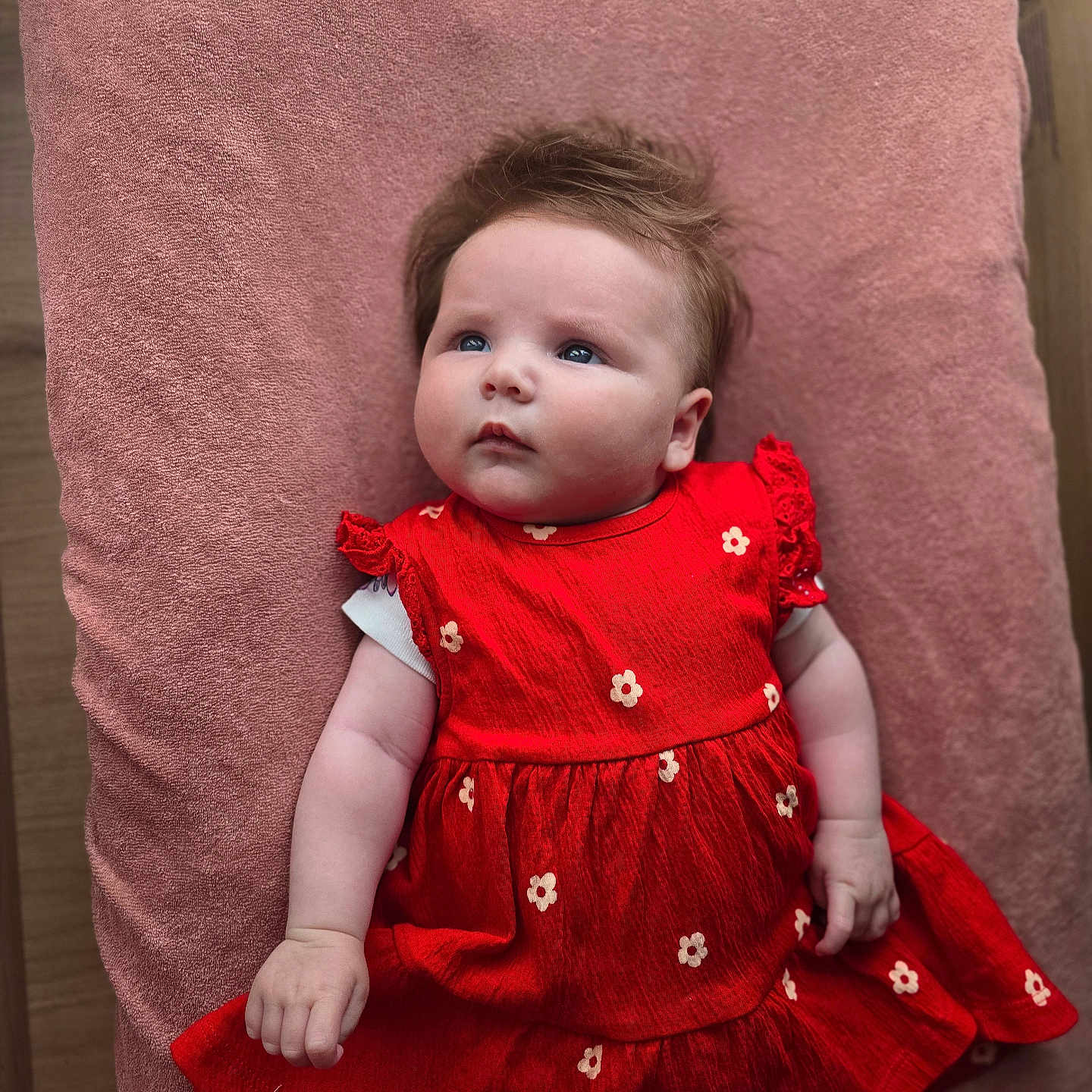 Giulia participe au concours pour gagner de l'argent avec cette photo : armchair, baby, bodypart, chair, clothing, couch, cushion, dress, eveningdress, face, finger, formalwear, furniture, hand, head, homedecor, person, photography, portrait, sitting