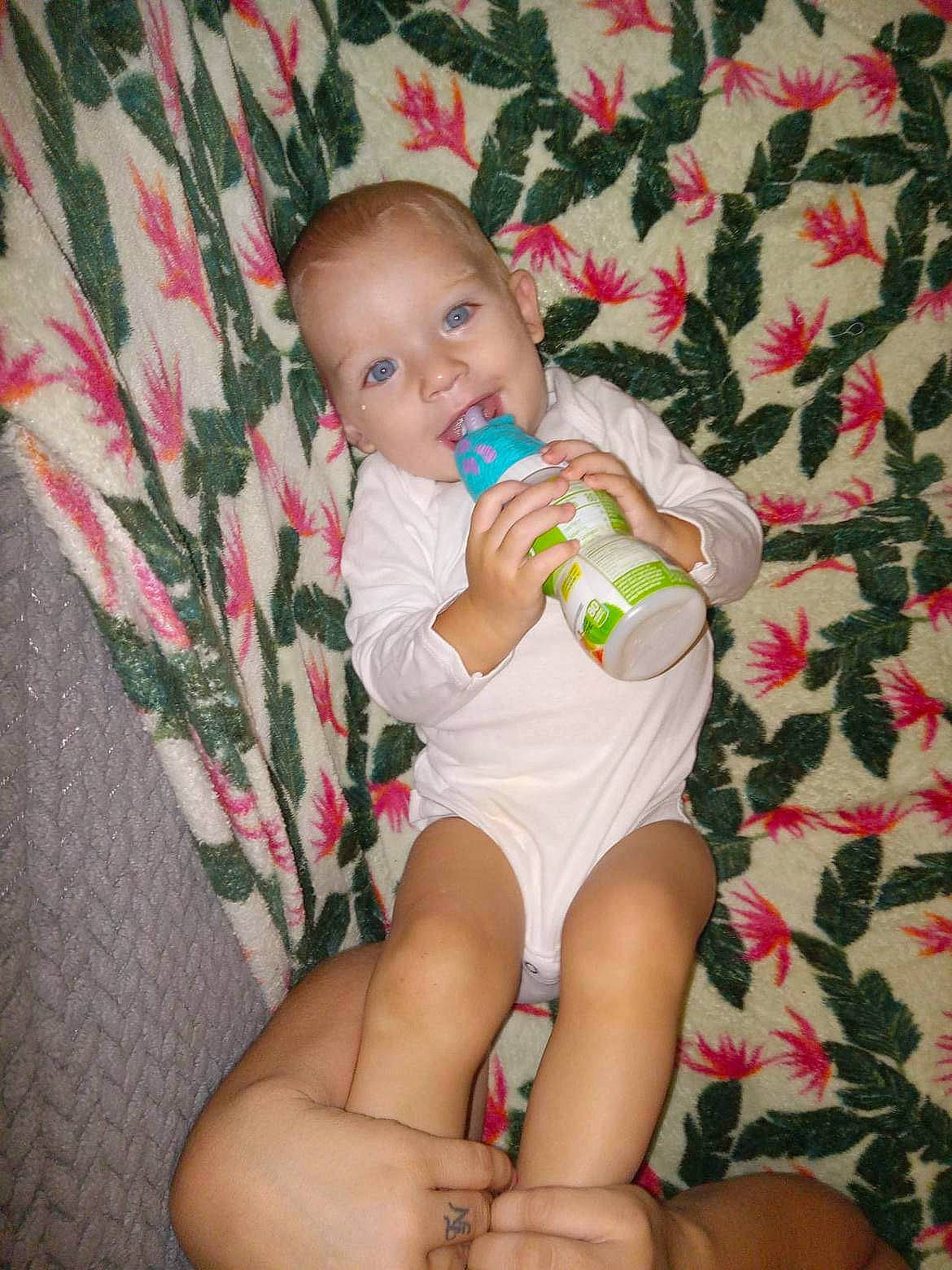 Johnny is registered to the contest to win money with this photo: baby, baby_toddler_clothing, chest, child, face, finger, foot, head, human_leg, knee, leg, person, pink, red, shorts, sitting, skin, thigh, thumb, toddler