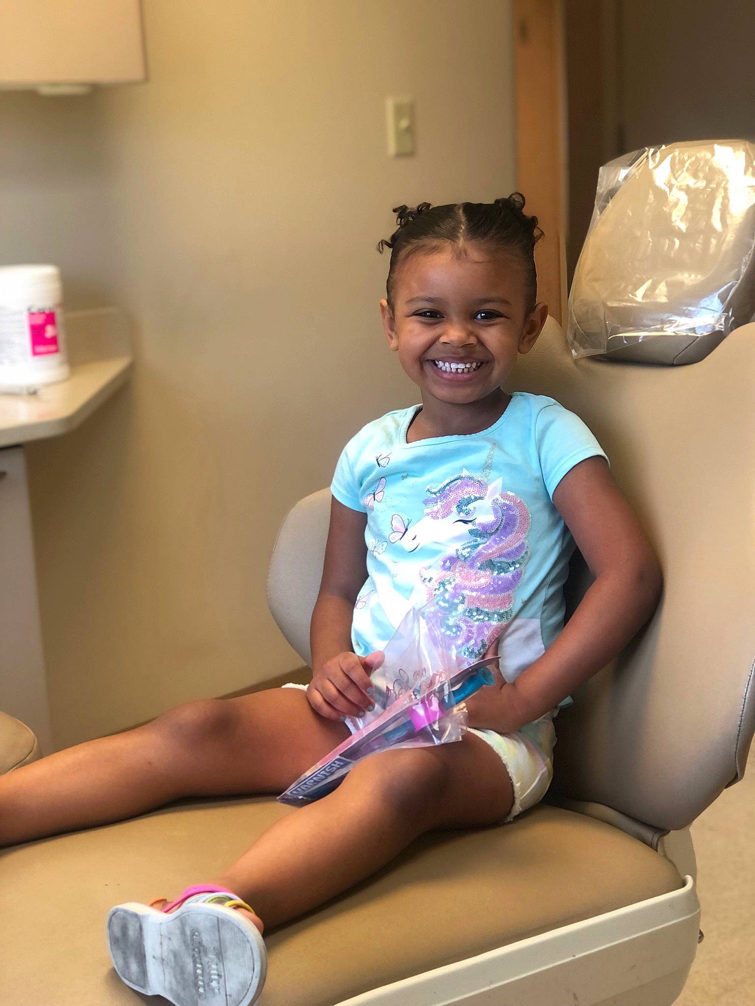 Izabella is registered to the contest to win money with this photo: beauty, child, comfort, elbow, fun, happy, human_leg, joint, joy, knee, leg, magenta, neck, person, shorts, skin, smile, standing, thigh, toddler