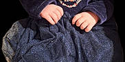 Eileen a rejoint le concours — aidez-le/la à gagner de superbes lots ! baby, blanket, bodypart, clothing, face, finger, glove, hand, head, jeans, longsleeve, newborn, pants, person, photography, portrait, sitting, sleeping, sleeve, velvet