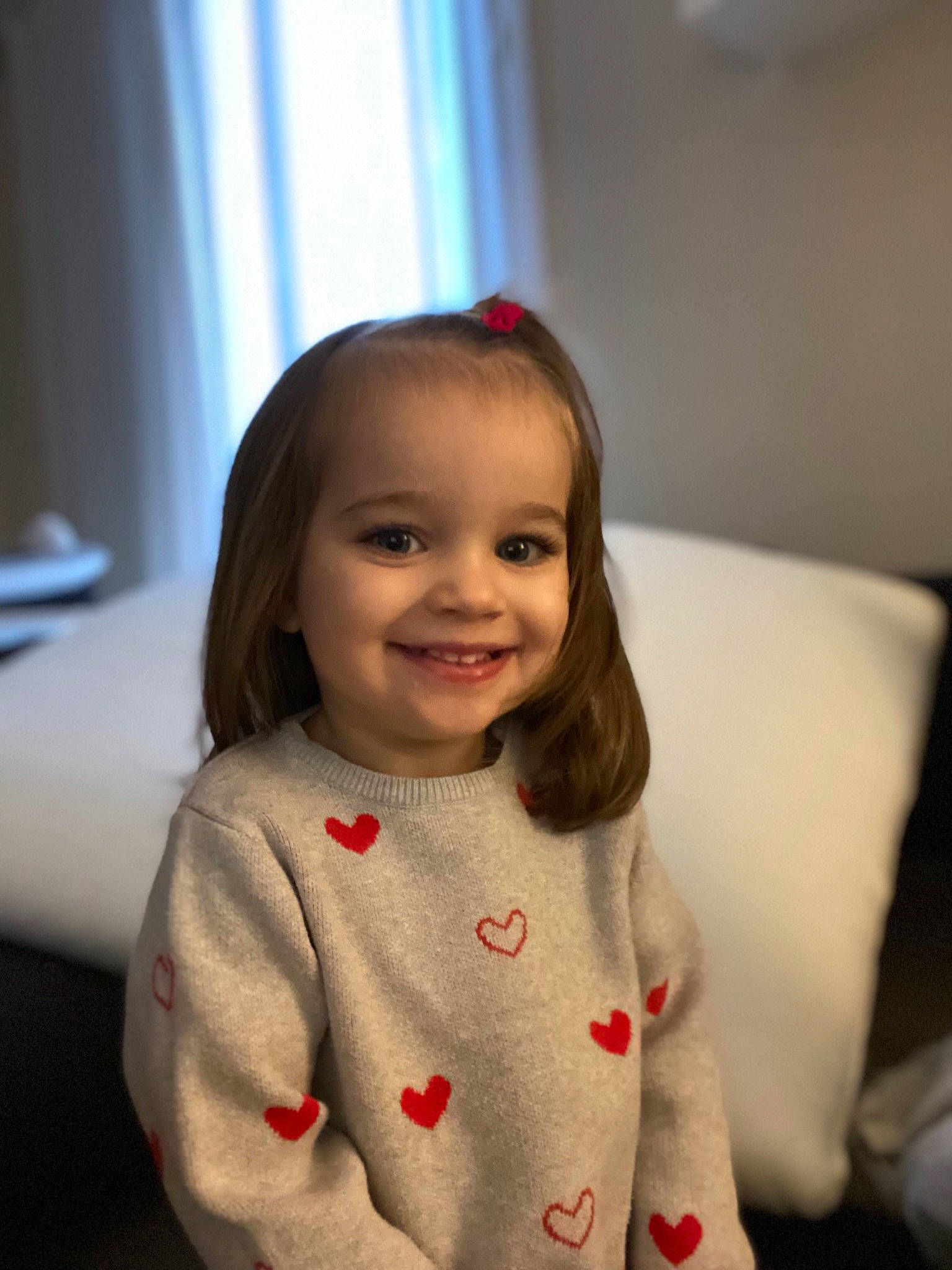 Leona participe au concours pour gagner de l'argent avec cette photo : arm, baby_toddler_clothing, cheek, dress, eye, face, hairstyle, happy, head, human_body, iris, joy, lip, mouth, nose, person, shoulder, skin, sleeve, smile