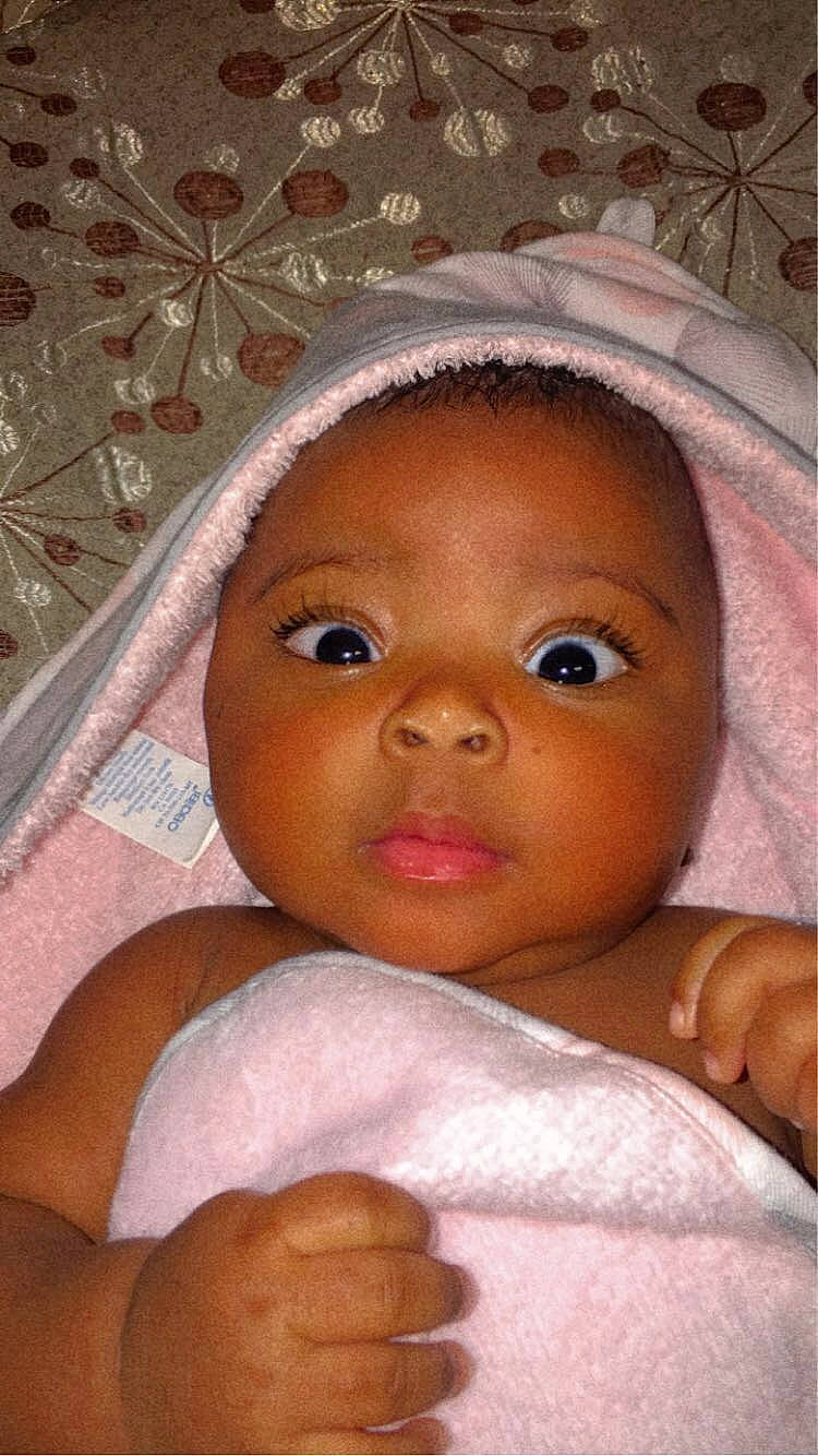 Kamila participe au concours pour gagner de l'argent avec cette photo : baby, baby_products, baby_toddler_clothing, cheek, child, eyebrow, finger, iris, linens, lip, mouth, nail, peach, person, portrait_photography, skin, thumb, toddler