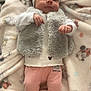 Valentina participe au concours pour gagner de l'argent avec cette photo : baby, infant, blanket, headband, vest, pink_leggings, socks, soft_texture, cartoon_print, lying_down, cute, child, indoor, portrait, cozy, clothing, face, hands, expression, comfort