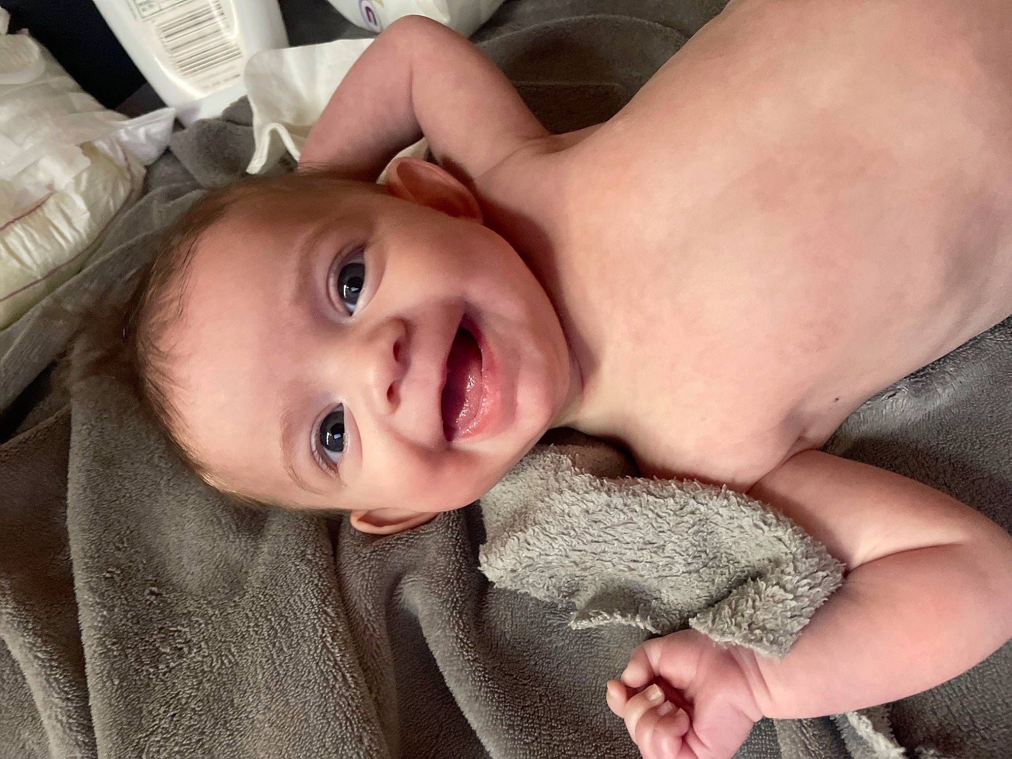 Kiara participe au concours pour gagner de l'argent avec cette photo : cheek, chin, ear, eye, eyebrow, eyelash, face, flash_photography, hair, happy, head, human_body, jaw, lip, mouth, neck, nose, person, skin, smile